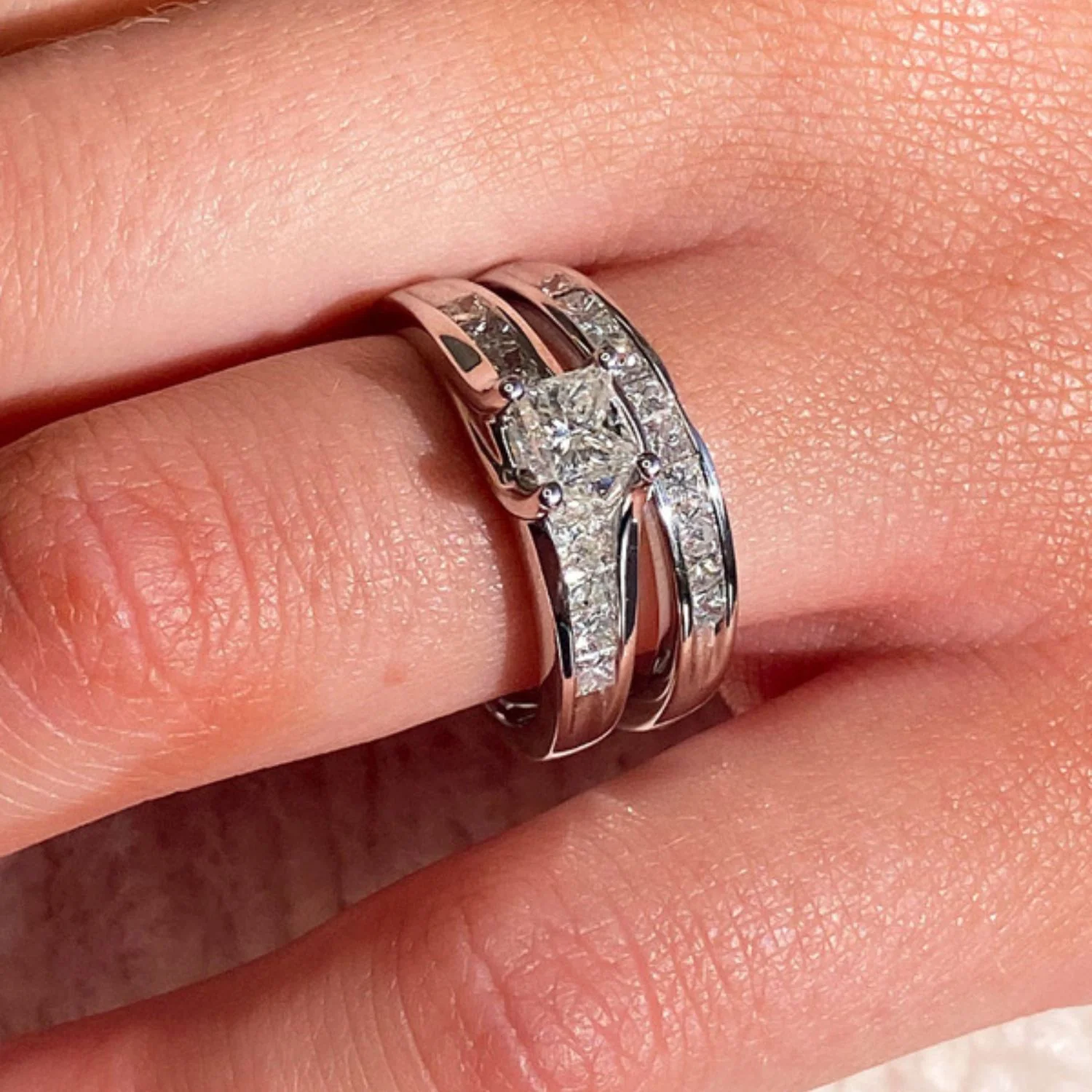 New York 14ct White Gold Princess Cut with 1 CARAT tw of Diamonds Ring - Image 2