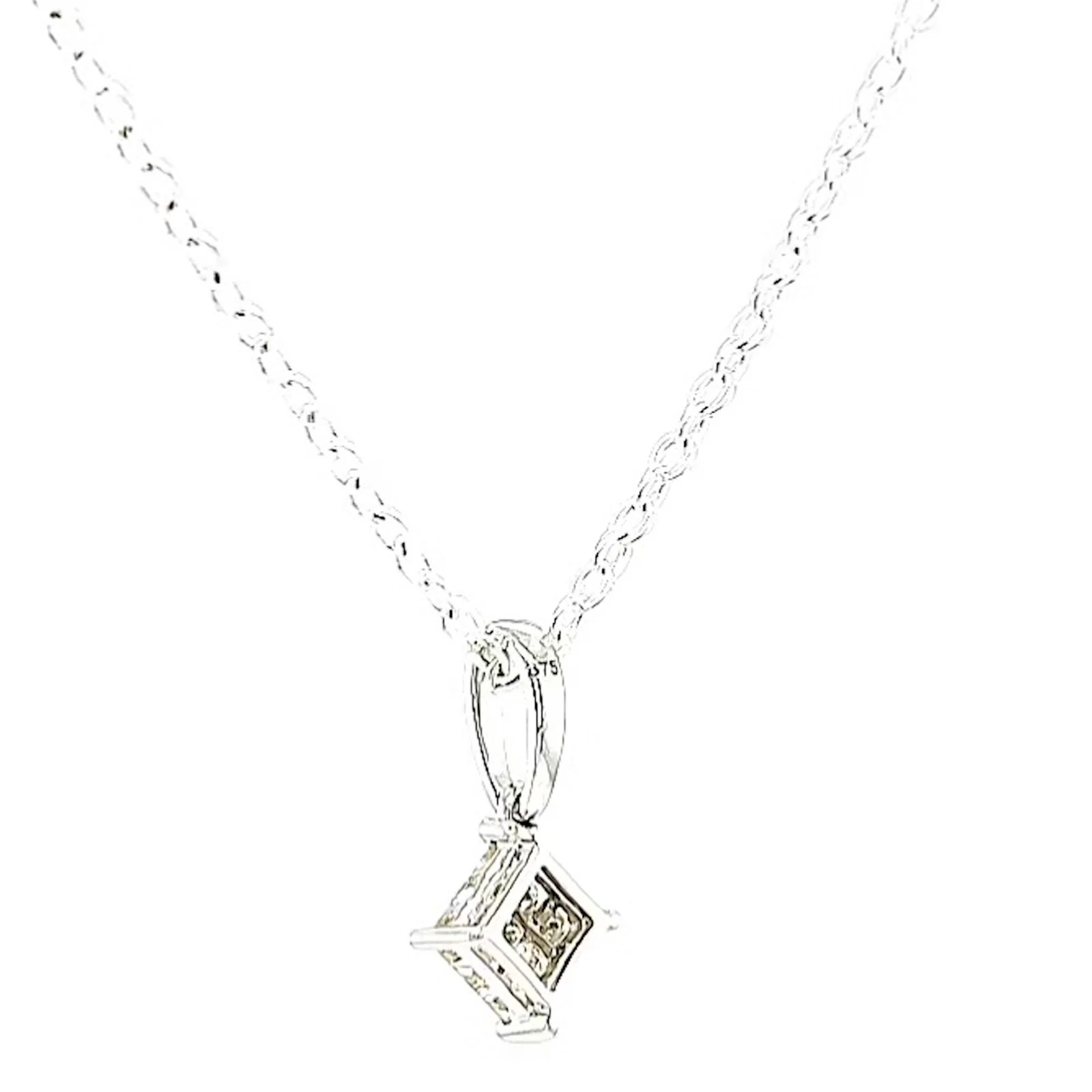 9ct White Gold Princess Cut with 0.15 CARAT tw of Diamond Pendant - Image 33