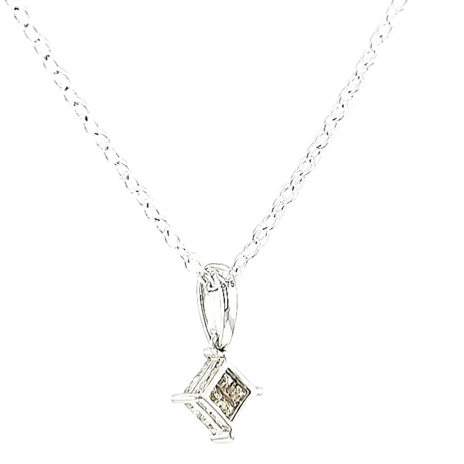 9ct White Gold Princess Cut with 0.15 CARAT tw of Diamond Pendant - Image 34