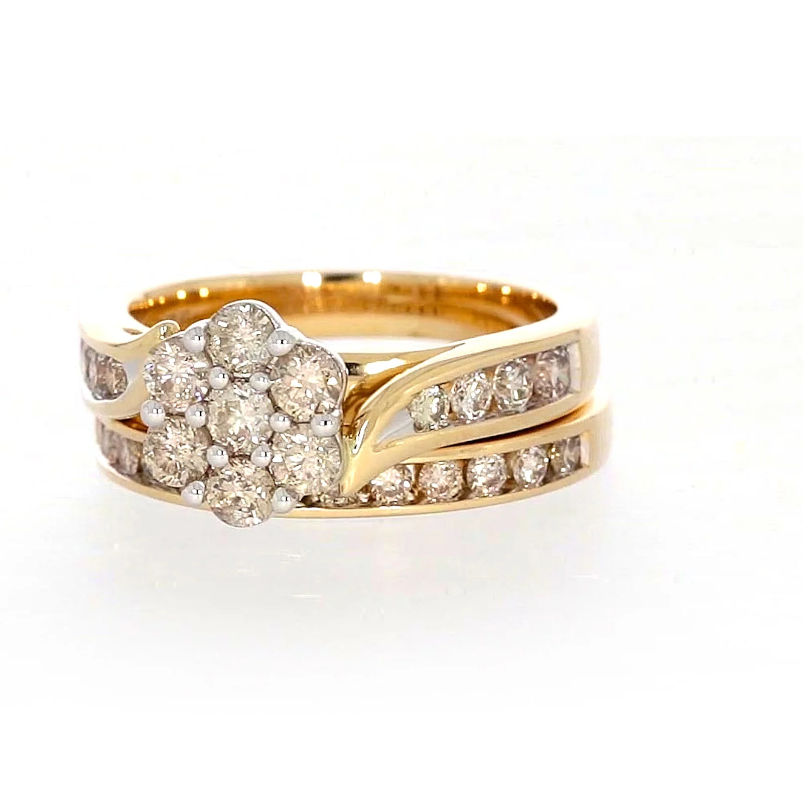 9ct Two Tone Gold Round Brilliant Cut with 1.35 Carat tw of Diamonds Ring - Image 5