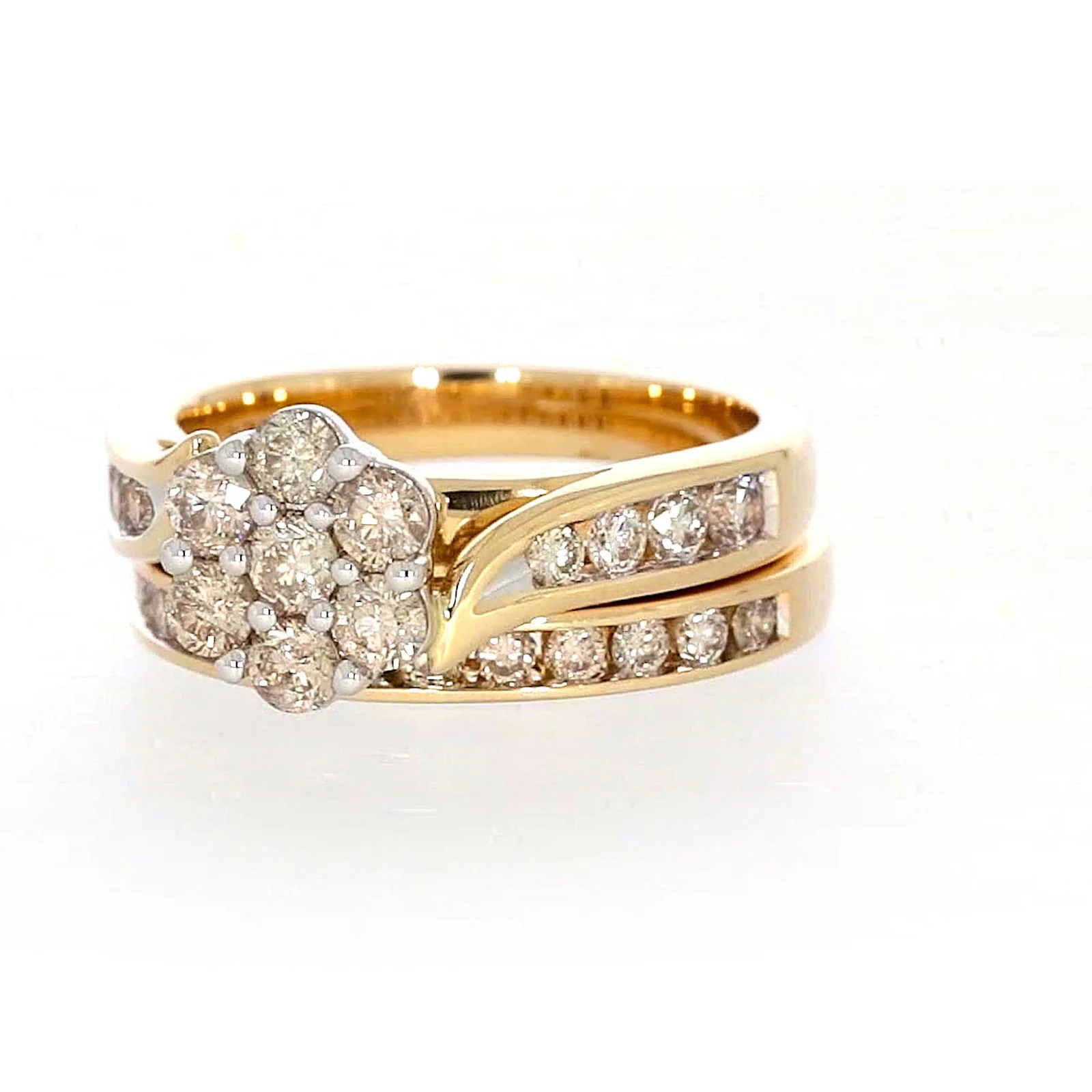 9ct Two Tone Gold Round Brilliant Cut with 1.35 Carat tw of Diamonds Ring - Image 6