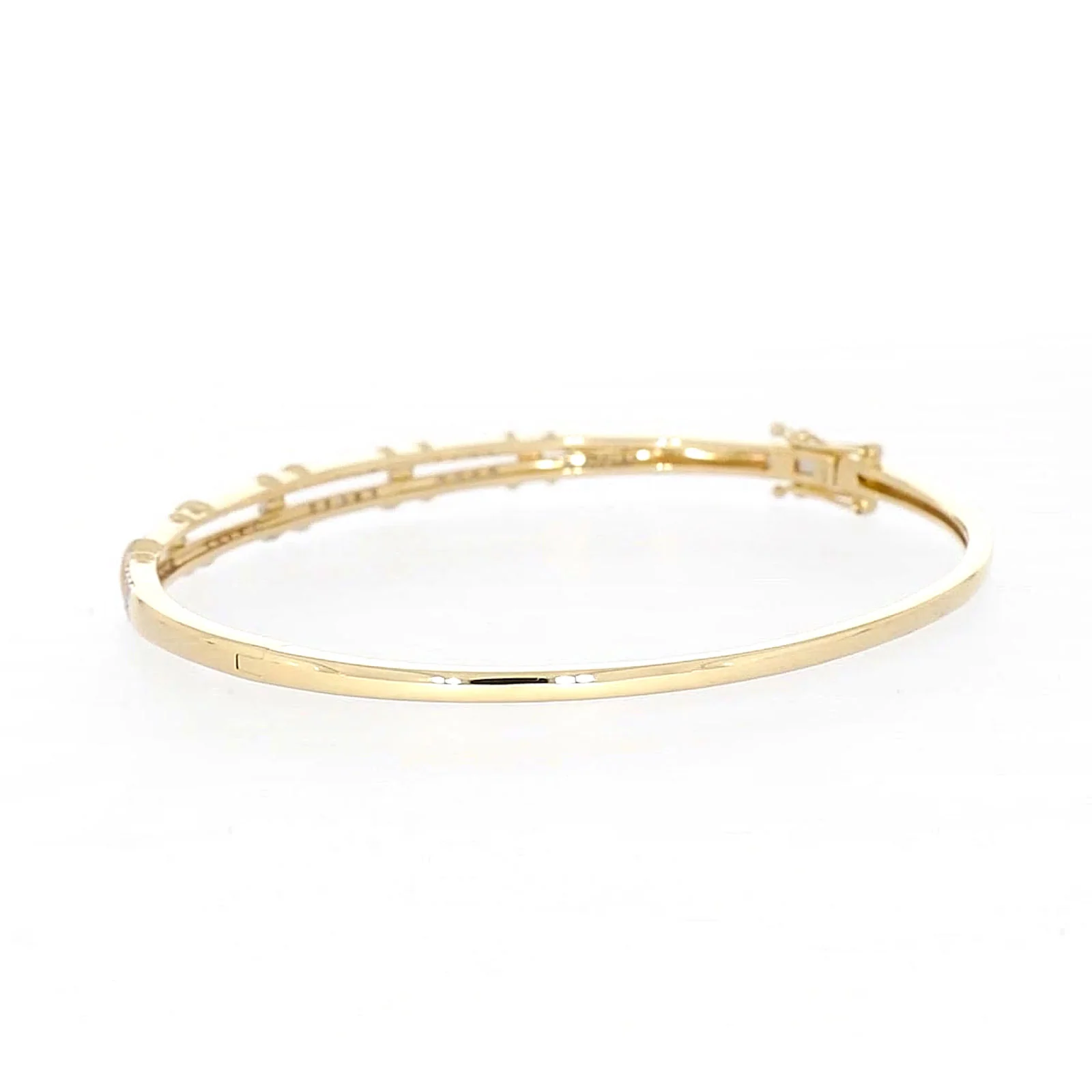 9ct Yellow Gold Round Brilliant Cut with 1/2 CARAT tw of Diamonds Bangle - Image 26