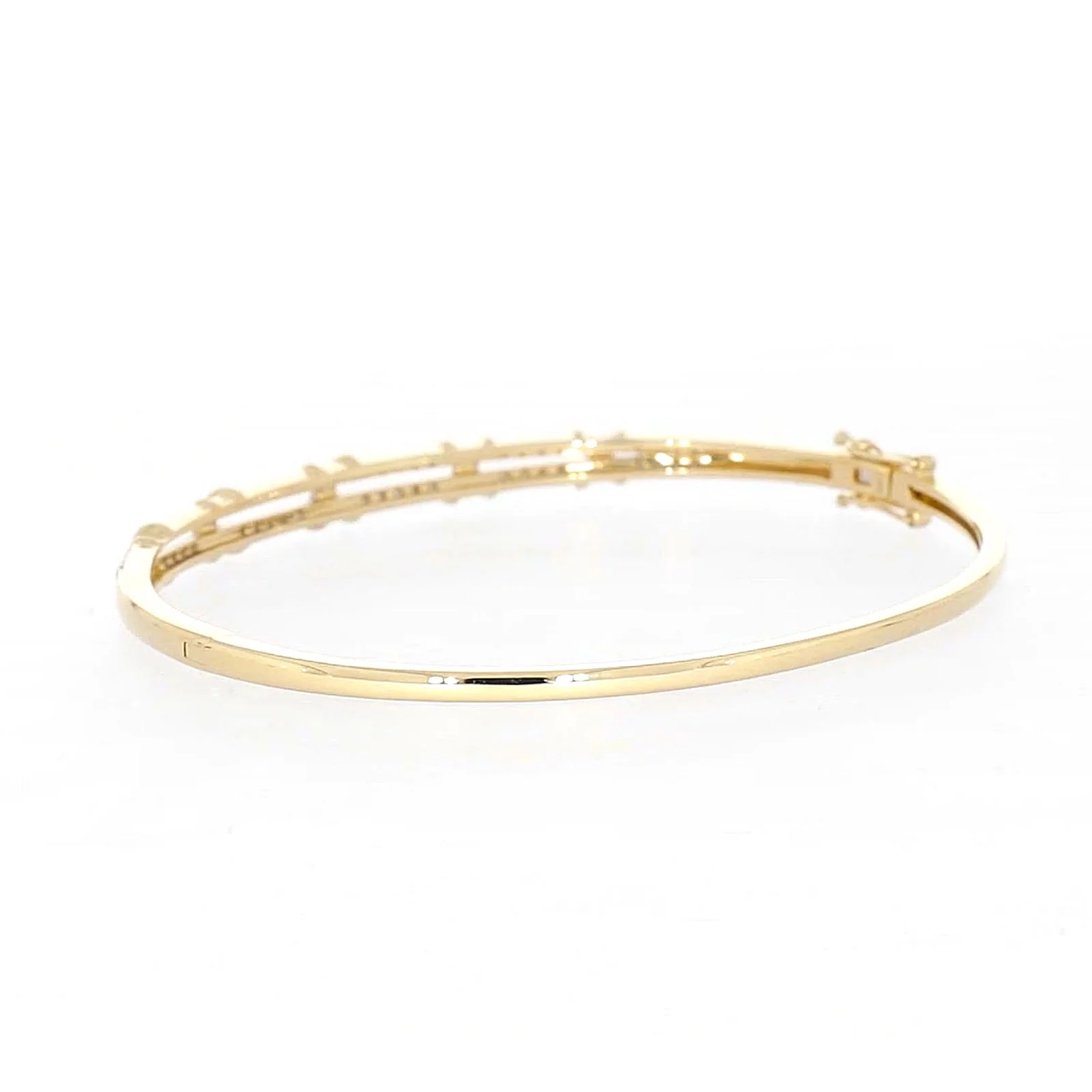 9ct Yellow Gold Round Brilliant Cut with 1/2 CARAT tw of Diamonds Bangle - Image 28
