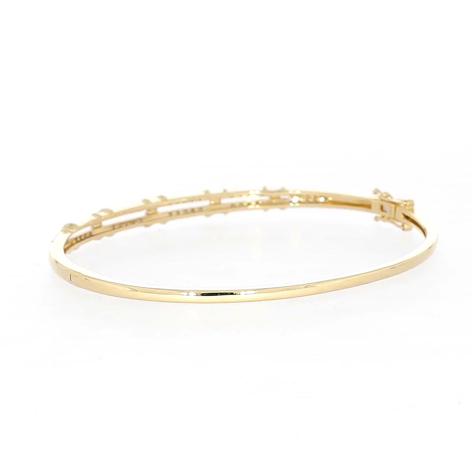 9ct Yellow Gold Round Brilliant Cut with 1/2 CARAT tw of Diamonds Bangle - Image 29