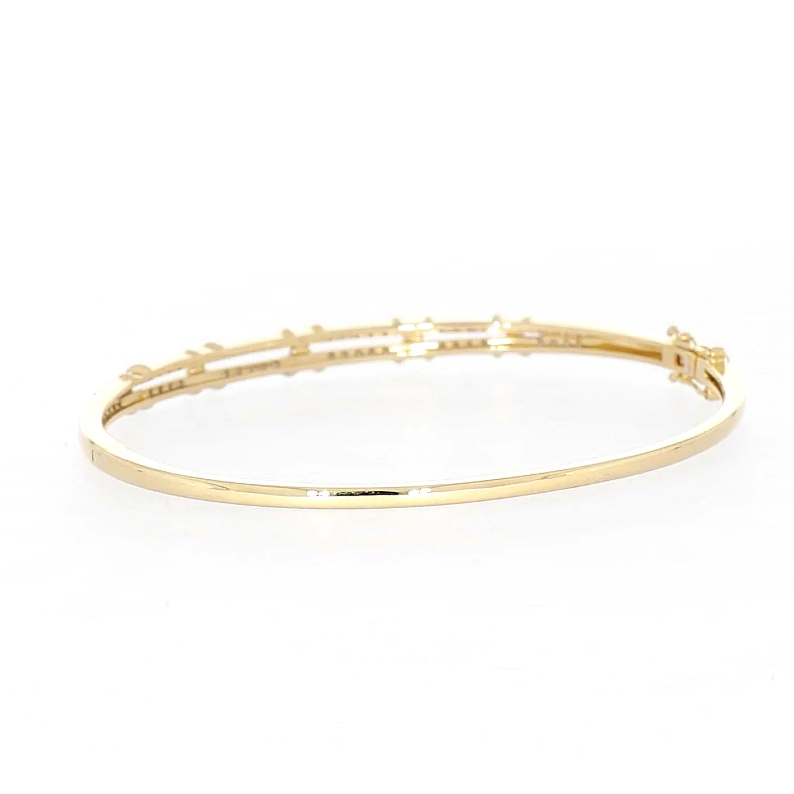 9ct Yellow Gold Round Brilliant Cut with 1/2 CARAT tw of Diamonds Bangle - Image 31