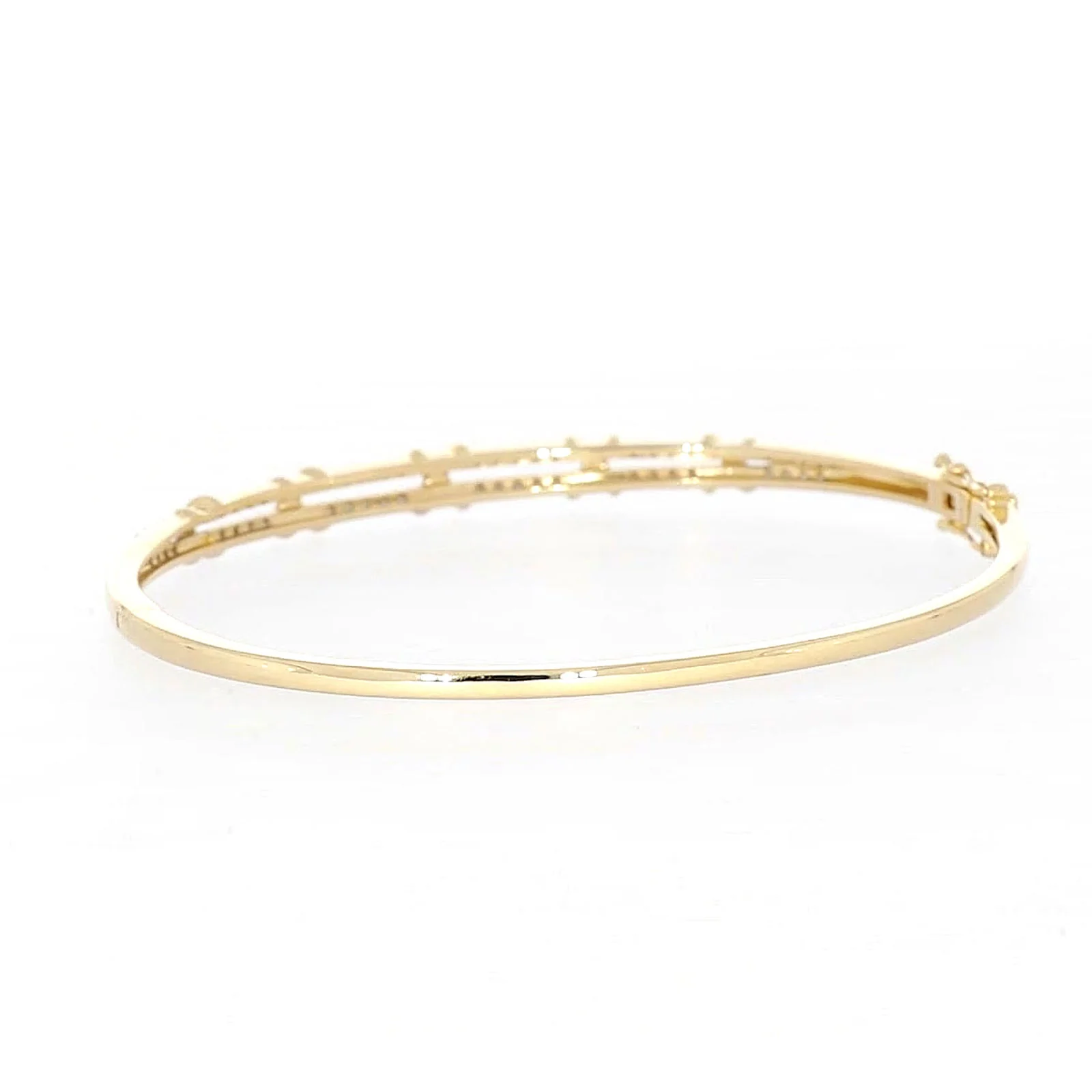 9ct Yellow Gold Round Brilliant Cut with 1/2 CARAT tw of Diamonds Bangle - Image 32