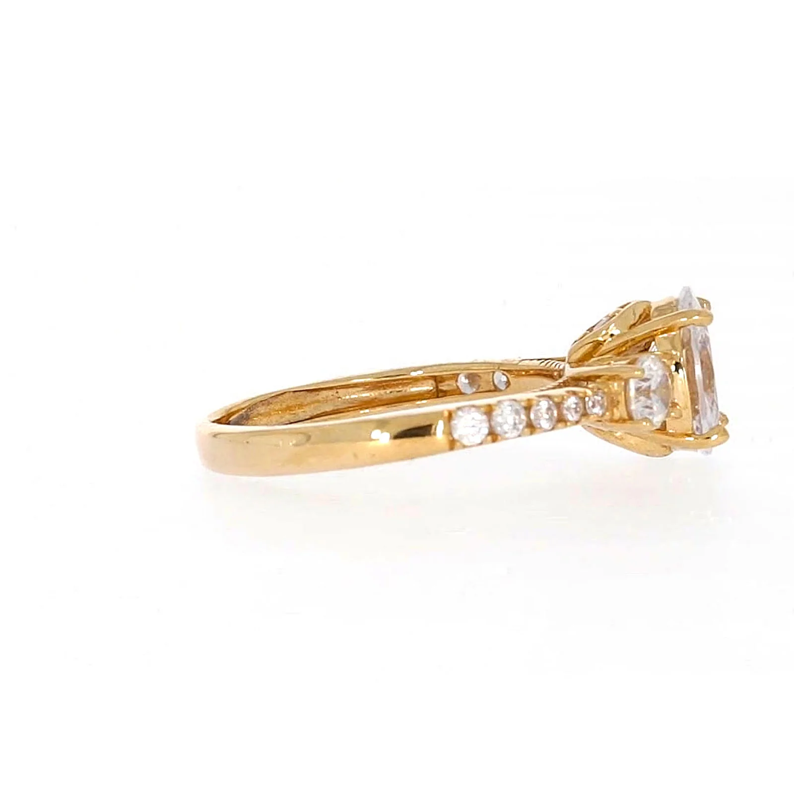 HUSH 9ct Yellow Gold Oval & Round Brilliant Cut with 1.70 CARAT tw of Diamond Simulants Ring - Image 58