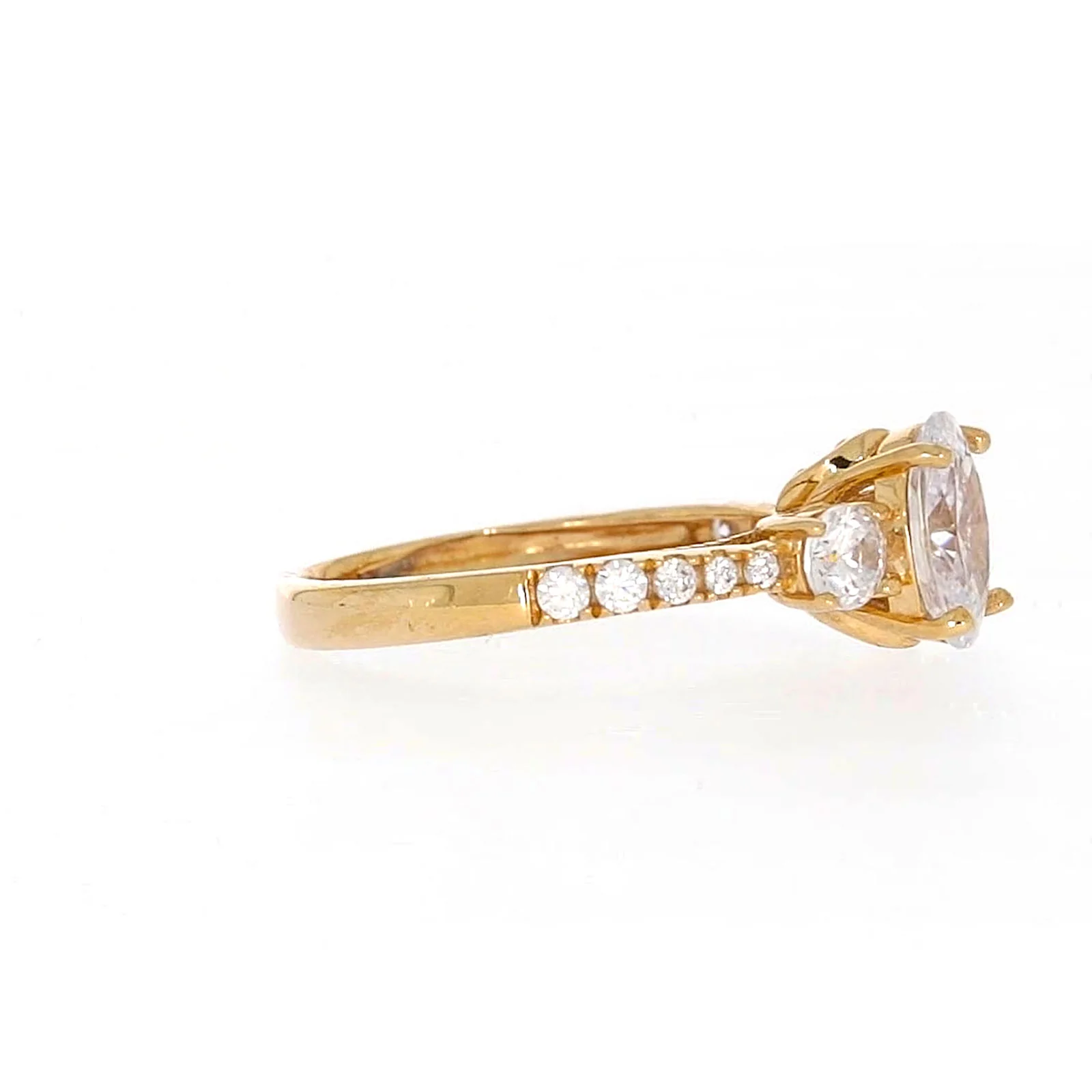 HUSH 9ct Yellow Gold Oval & Round Brilliant Cut with 1.70 CARAT tw of Diamond Simulants Ring - Image 62