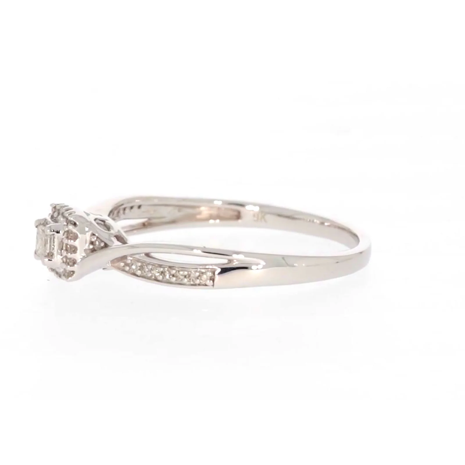 9ct White Gold Princess & Round Brilliant Cut 0.15 CARAT tw of Diamonds Ring - Image 16