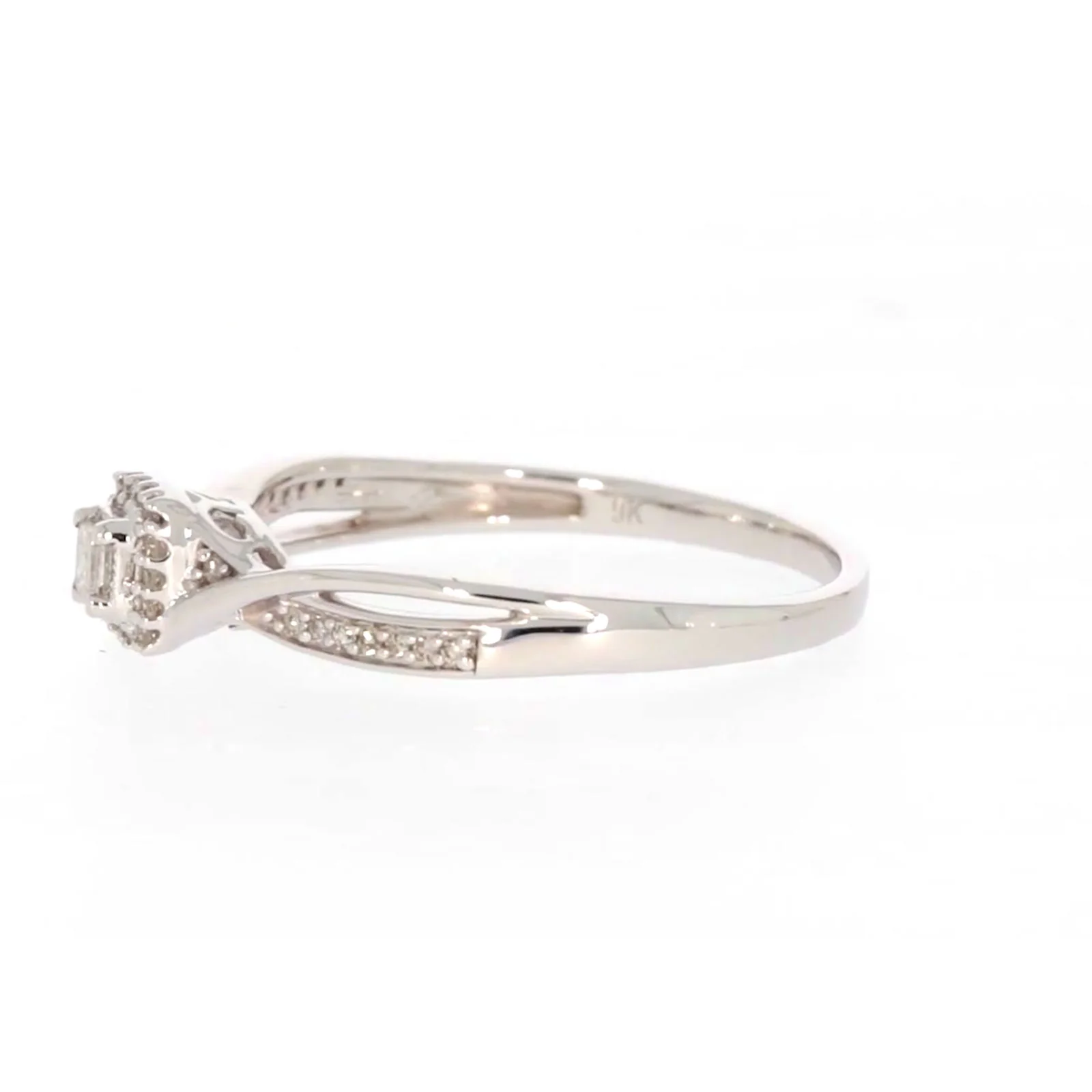 9ct White Gold Princess & Round Brilliant Cut 0.15 CARAT tw of Diamonds Ring - Image 17