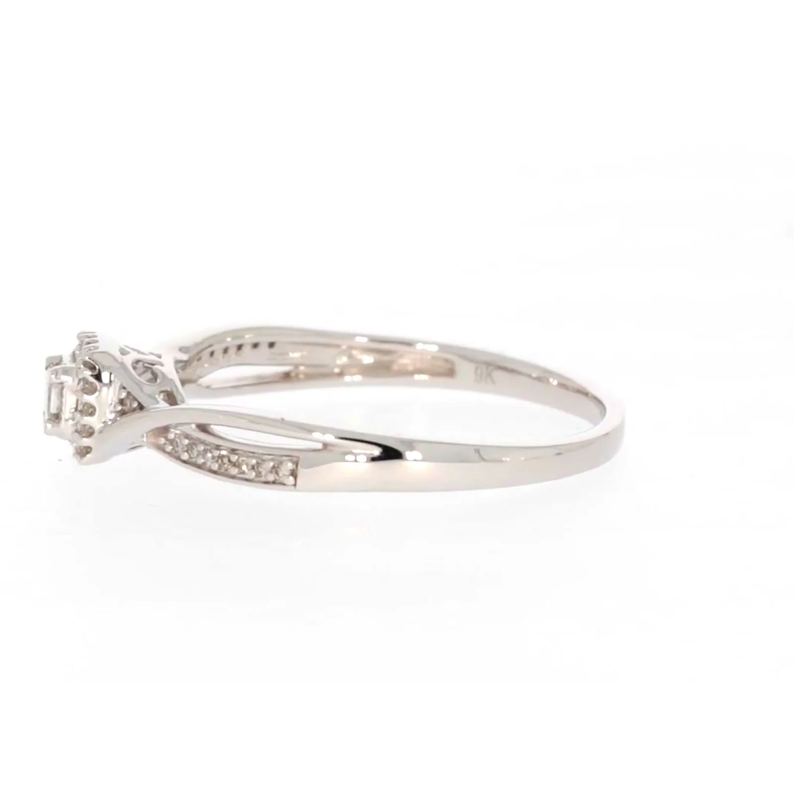 9ct White Gold Princess & Round Brilliant Cut 0.15 CARAT tw of Diamonds Ring - Image 19