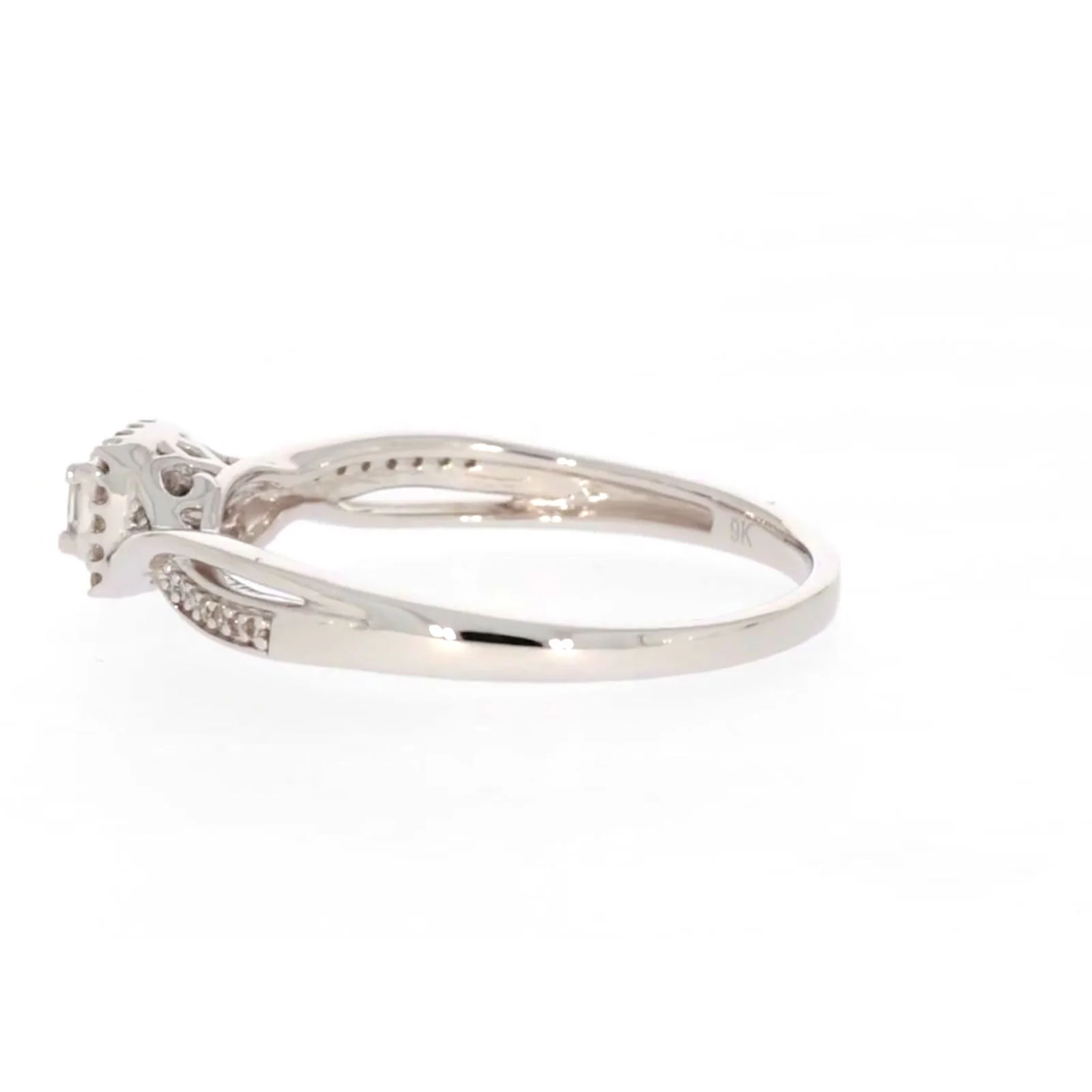 9ct White Gold Princess & Round Brilliant Cut 0.15 CARAT tw of Diamonds Ring - Image 24