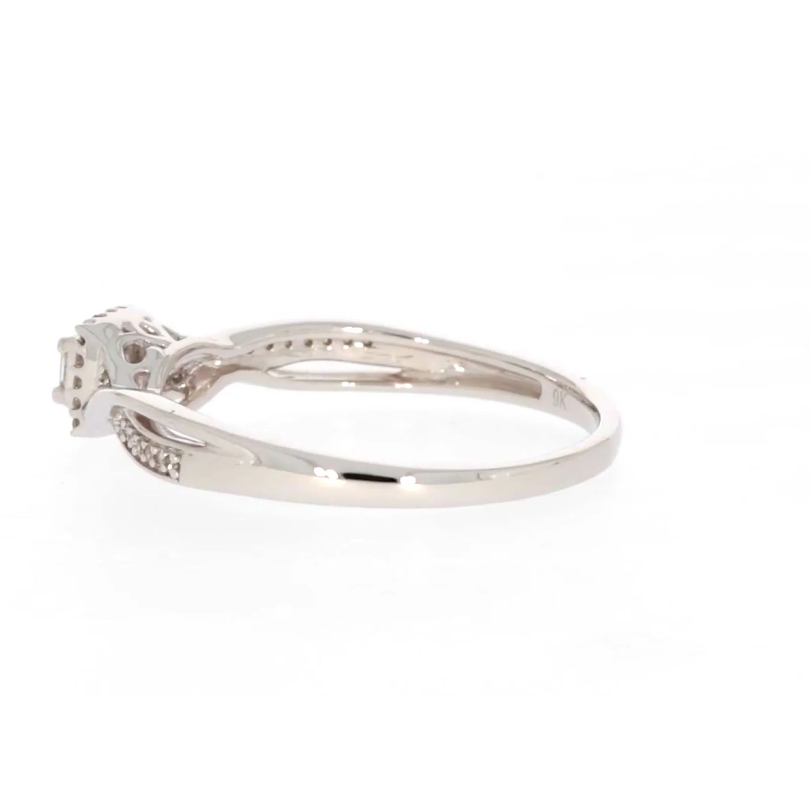 9ct White Gold Princess & Round Brilliant Cut 0.15 CARAT tw of Diamonds Ring - Image 25