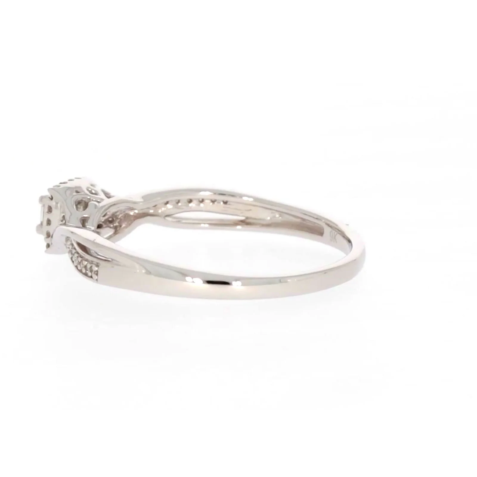 9ct White Gold Princess & Round Brilliant Cut 0.15 CARAT tw of Diamonds Ring - Image 26
