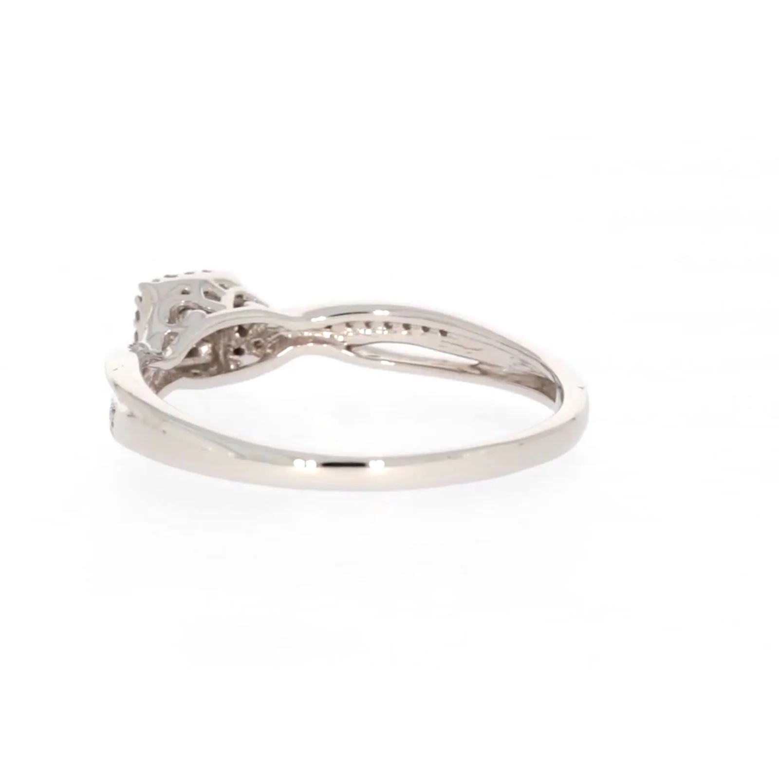 9ct White Gold Princess & Round Brilliant Cut 0.15 CARAT tw of Diamonds Ring - Image 31