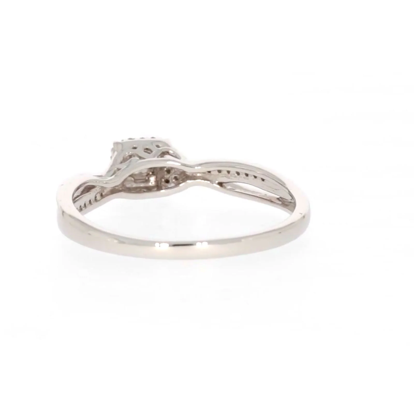 9ct White Gold Princess & Round Brilliant Cut 0.15 CARAT tw of Diamonds Ring - Image 35