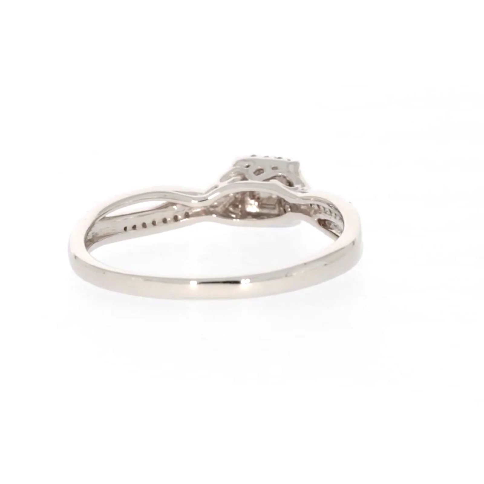 9ct White Gold Princess & Round Brilliant Cut 0.15 CARAT tw of Diamonds Ring - Image 42