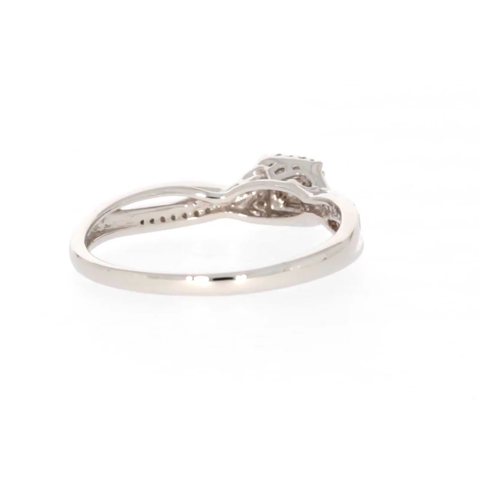 9ct White Gold Princess & Round Brilliant Cut 0.15 CARAT tw of Diamonds Ring - Image 44
