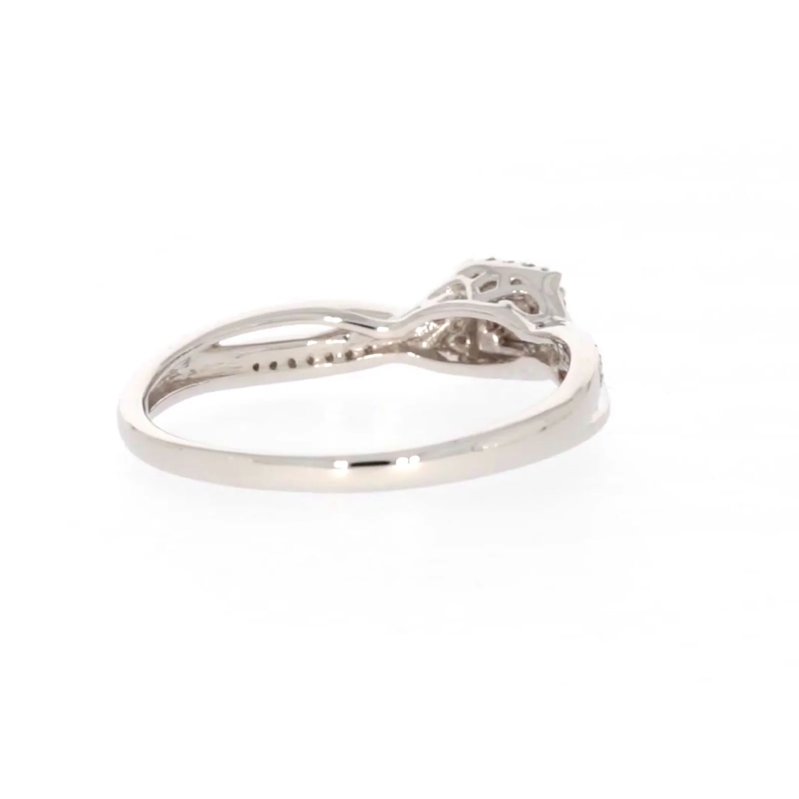 9ct White Gold Princess & Round Brilliant Cut 0.15 CARAT tw of Diamonds Ring - Image 45