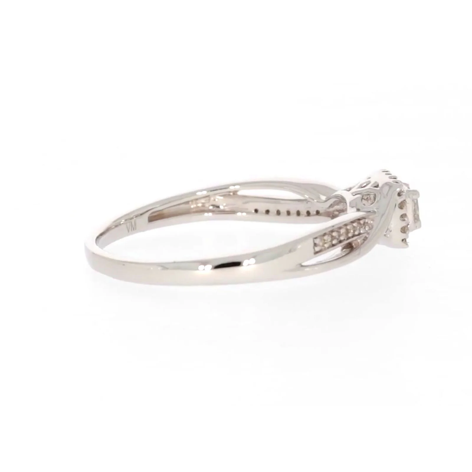 9ct White Gold Princess & Round Brilliant Cut 0.15 CARAT tw of Diamonds Ring - Image 54
