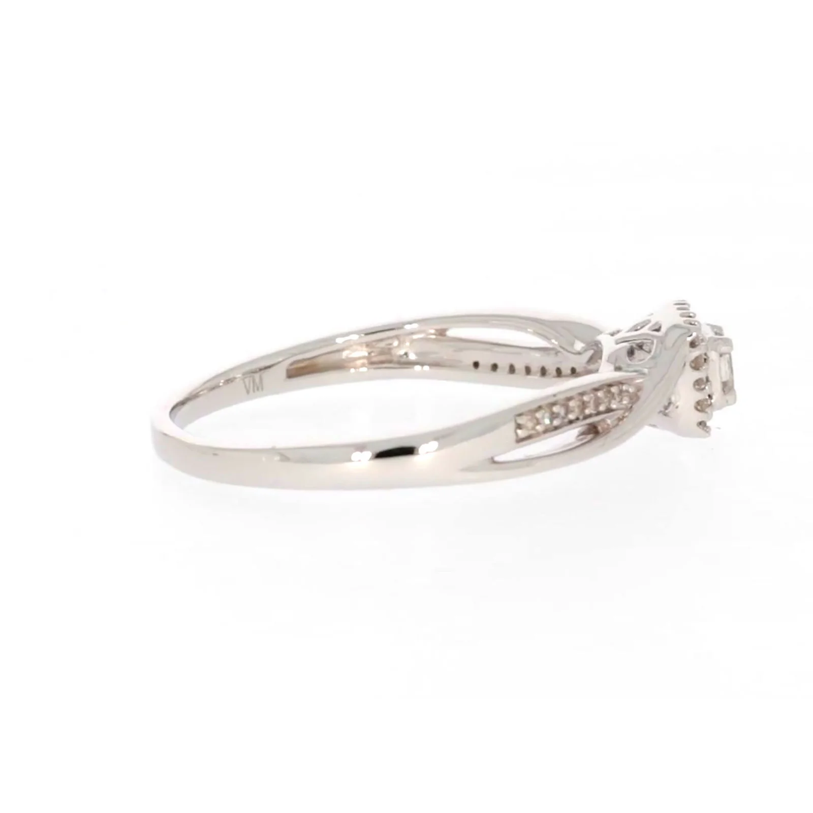 9ct White Gold Princess & Round Brilliant Cut 0.15 CARAT tw of Diamonds Ring - Image 56