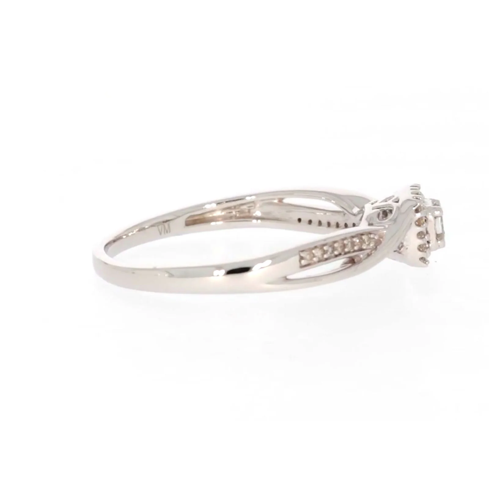 9ct White Gold Princess & Round Brilliant Cut 0.15 CARAT tw of Diamonds Ring - Image 57
