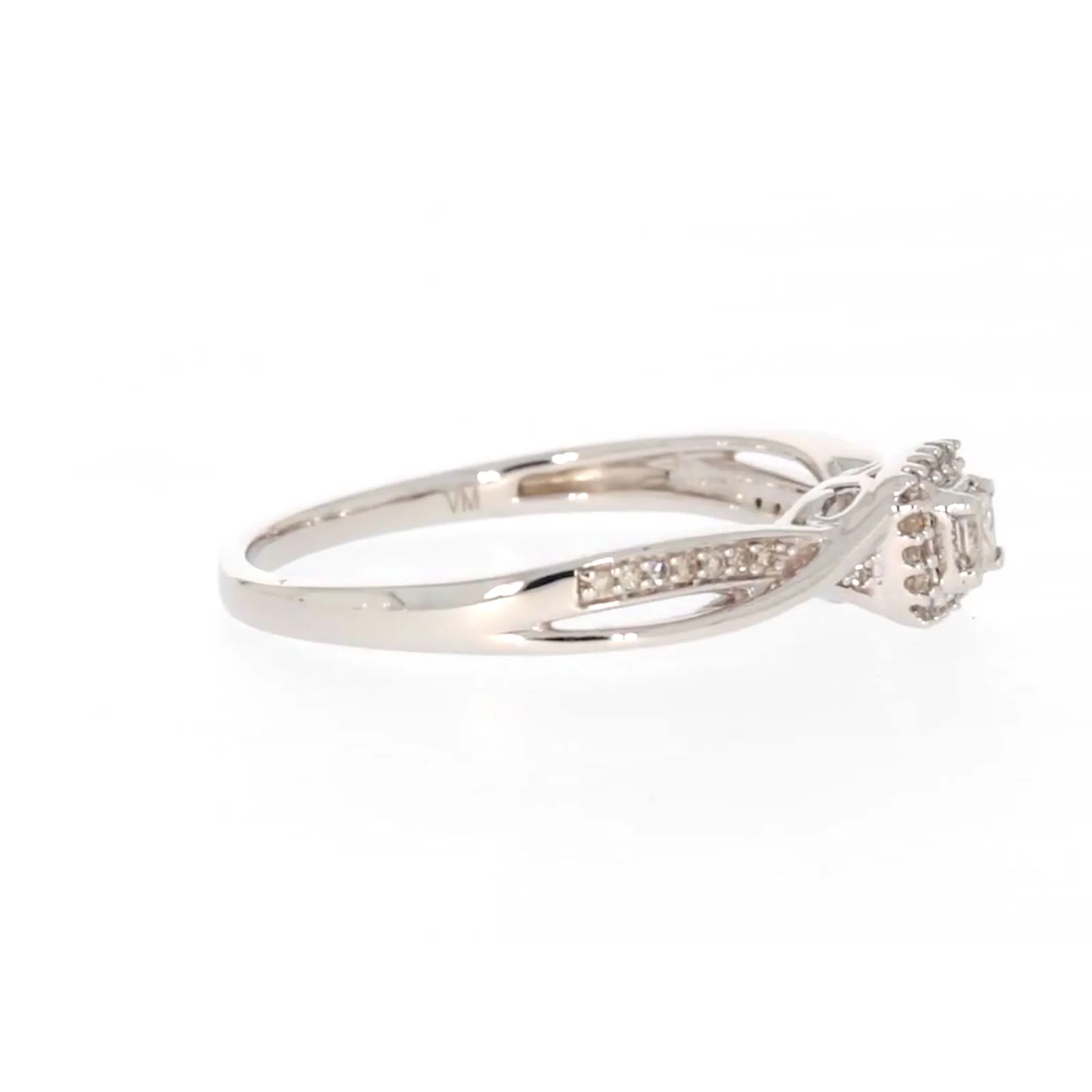 9ct White Gold Princess & Round Brilliant Cut 0.15 CARAT tw of Diamonds Ring - Image 61