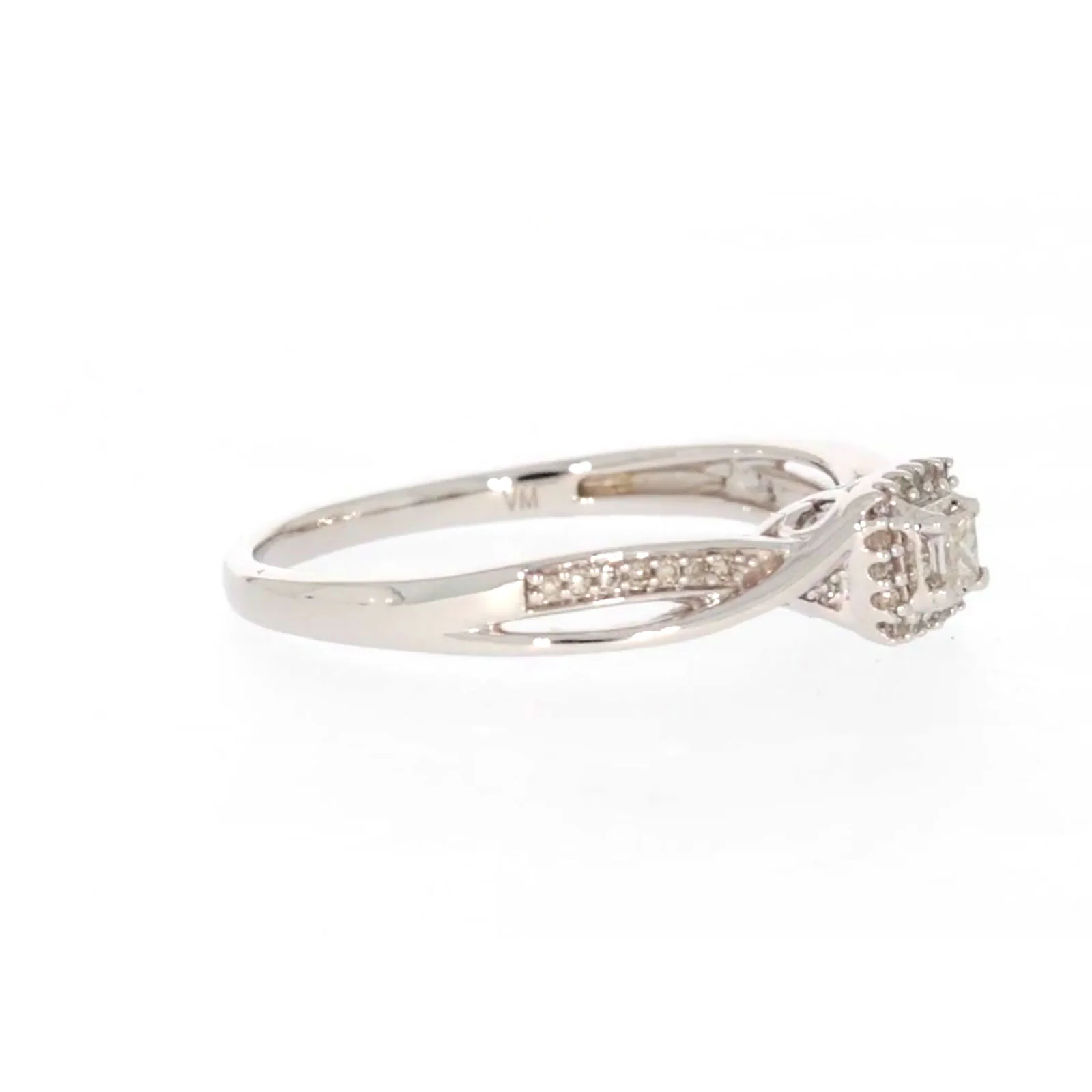 9ct White Gold Princess & Round Brilliant Cut 0.15 CARAT tw of Diamonds Ring - Image 63