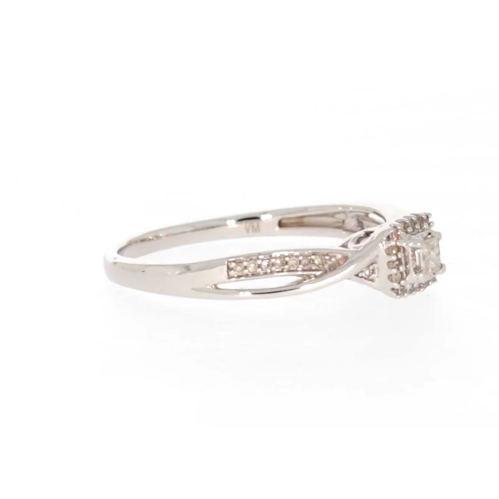 9ct White Gold Princess & Round Brilliant Cut 0.15 CARAT tw of Diamonds Ring - Image 64
