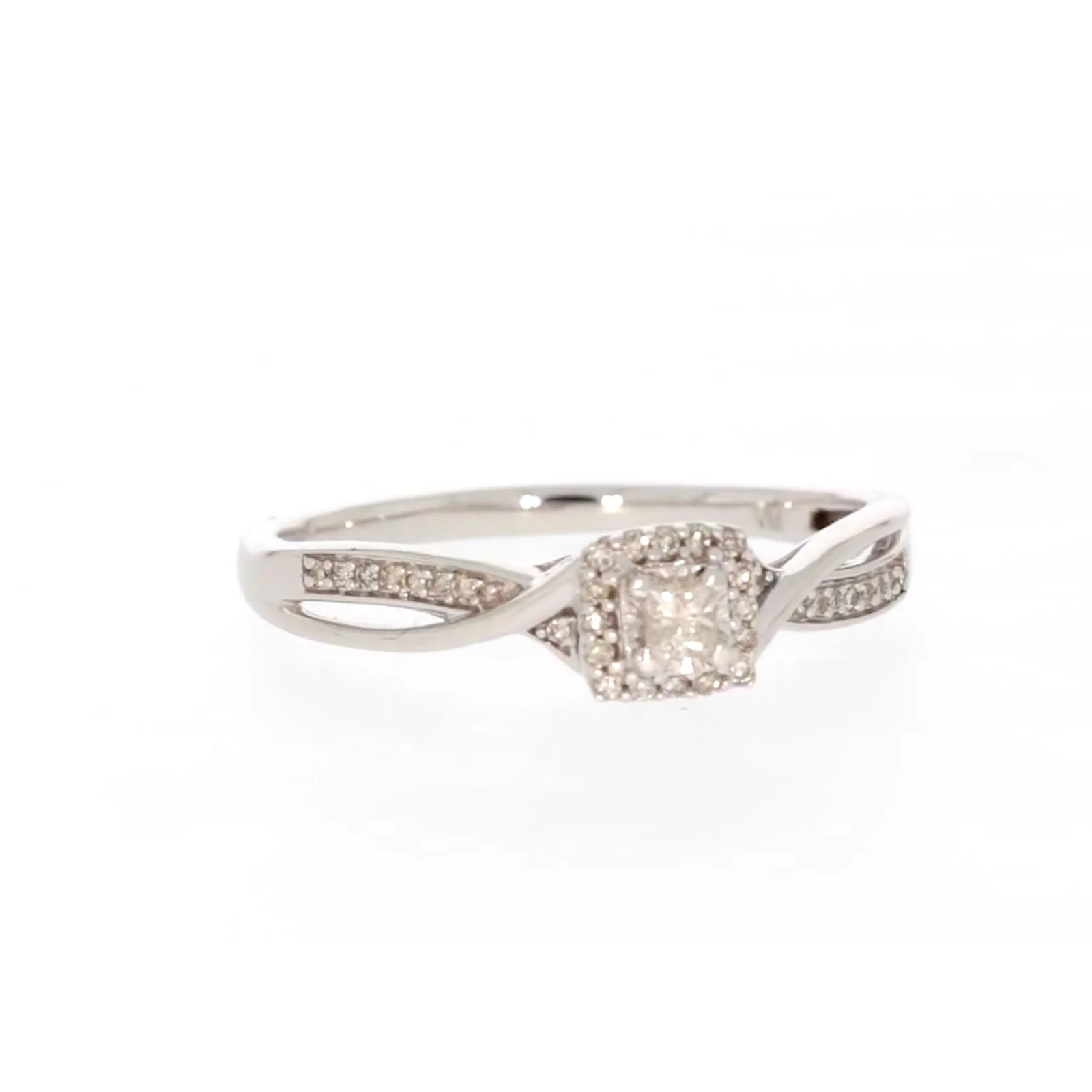 9ct White Gold Princess & Round Brilliant Cut 0.15 CARAT tw of Diamonds Ring - Image 73