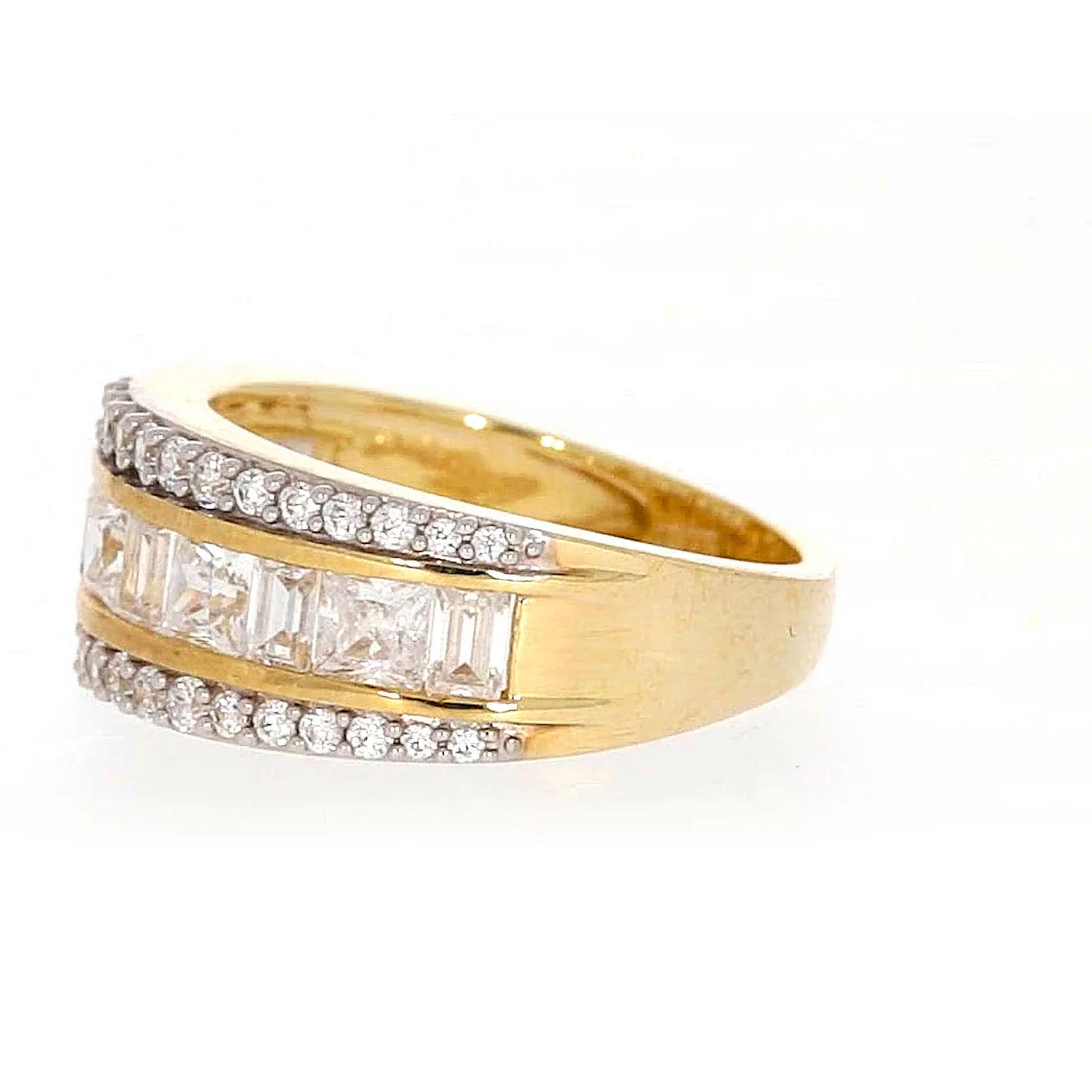 HUSH 9ct Yellow Gold Round Brilliant Cut 1 1/2 CARAT tw of Diamond Simulants Ring - Image 16