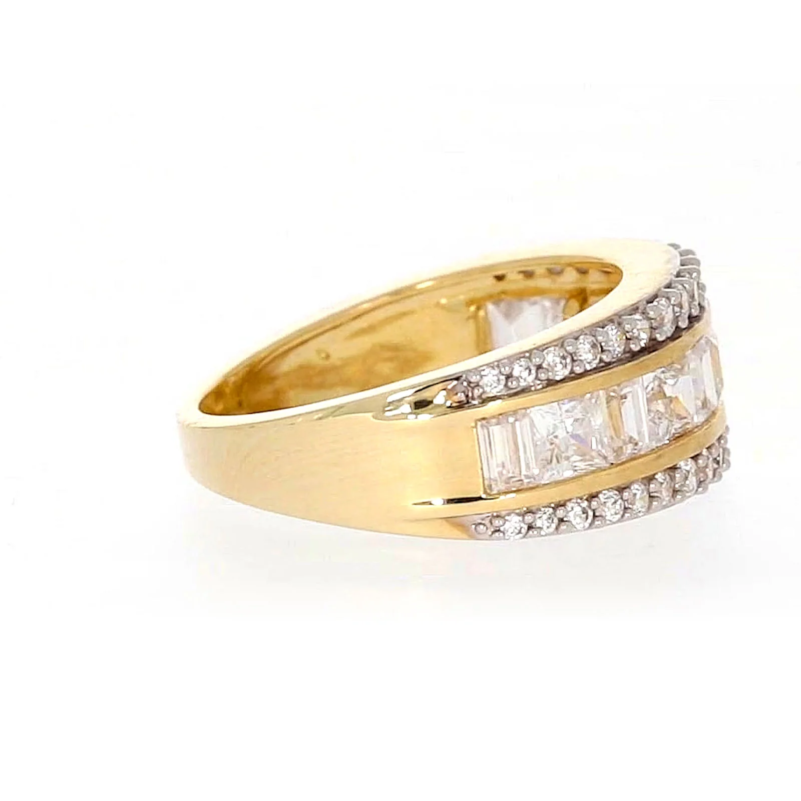 HUSH 9ct Yellow Gold Round Brilliant Cut 1 1/2 CARAT tw of Diamond Simulants Ring - Image 57