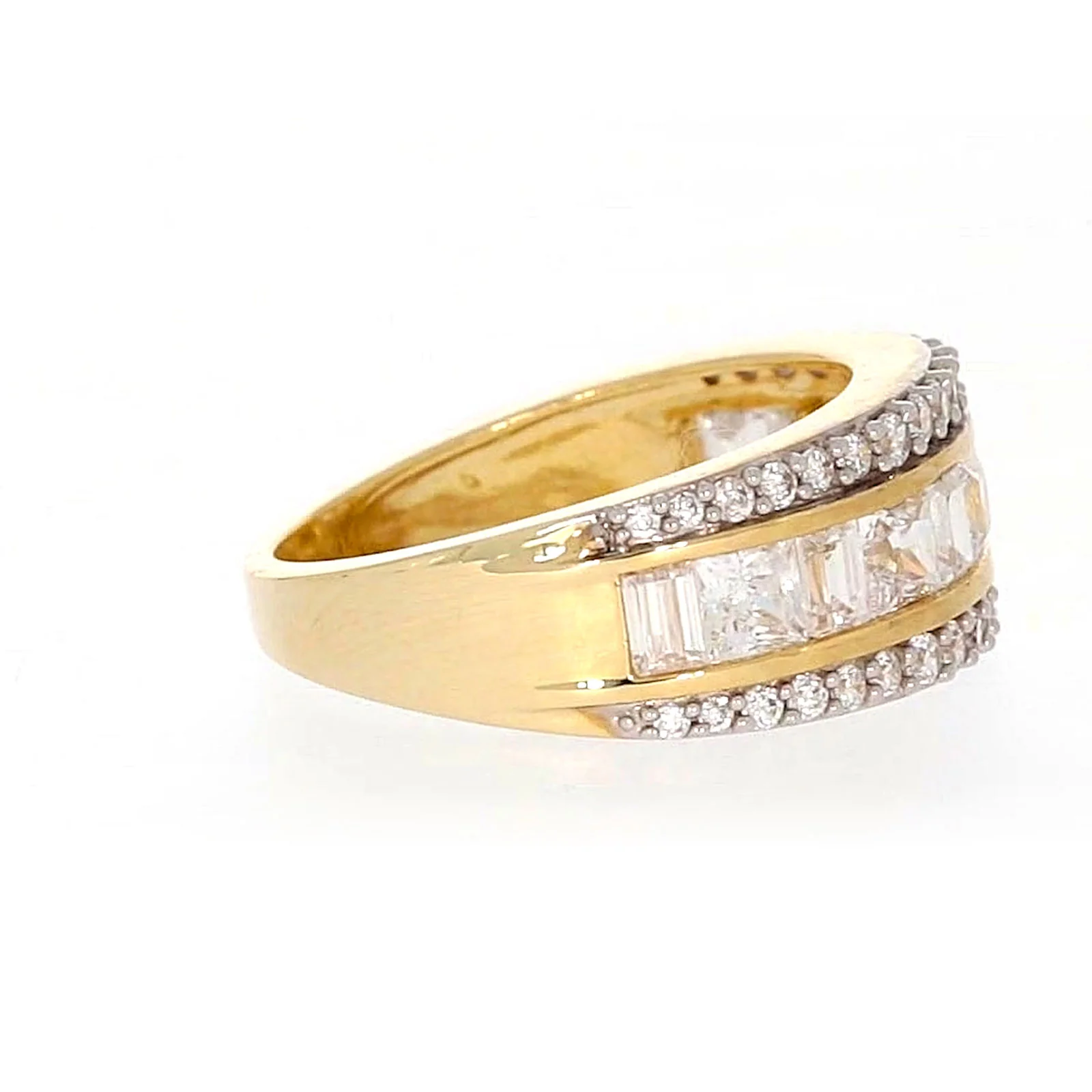 HUSH 9ct Yellow Gold Round Brilliant Cut 1 1/2 CARAT tw of Diamond Simulants Ring - Image 58