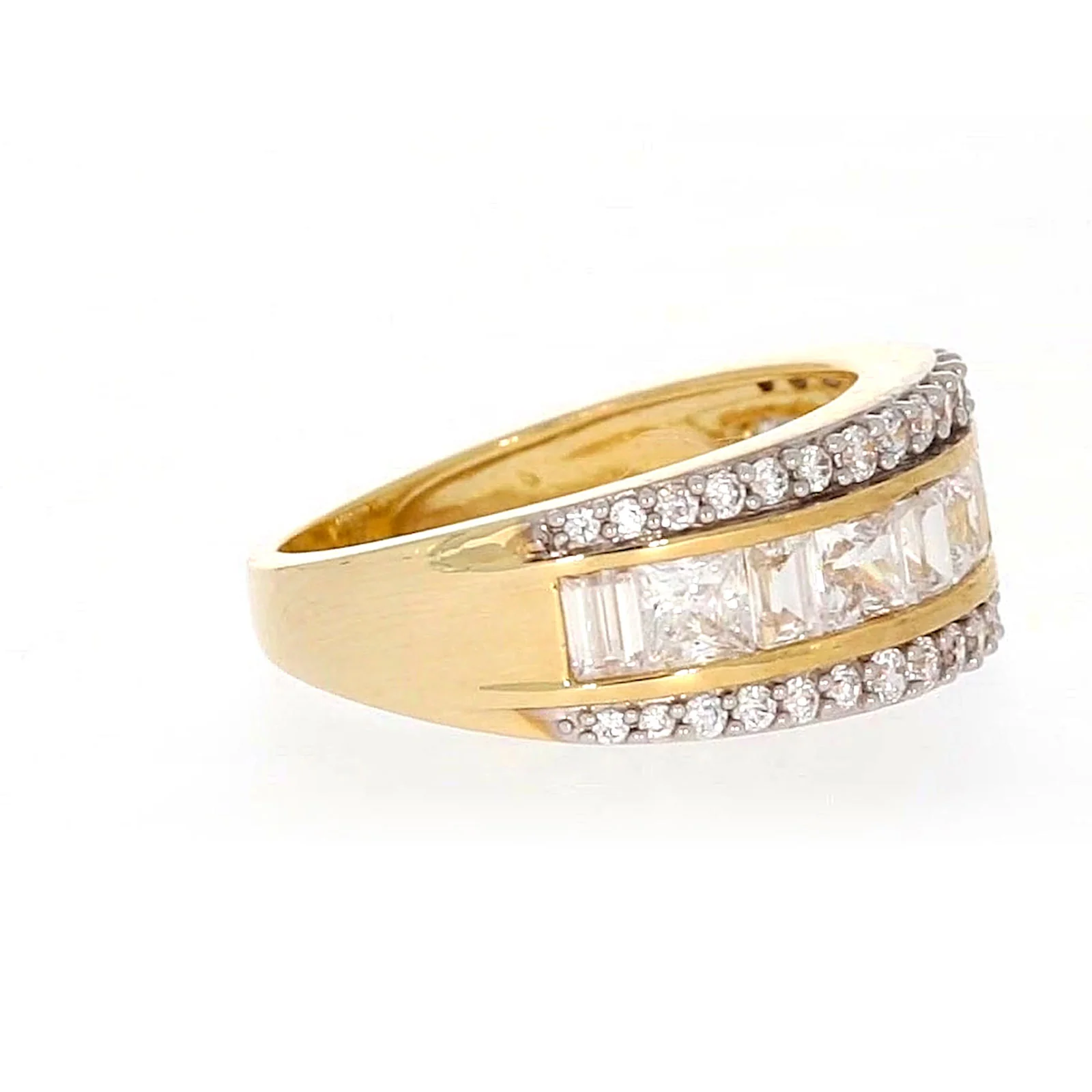 HUSH 9ct Yellow Gold Round Brilliant Cut 1 1/2 CARAT tw of Diamond Simulants Ring - Image 60