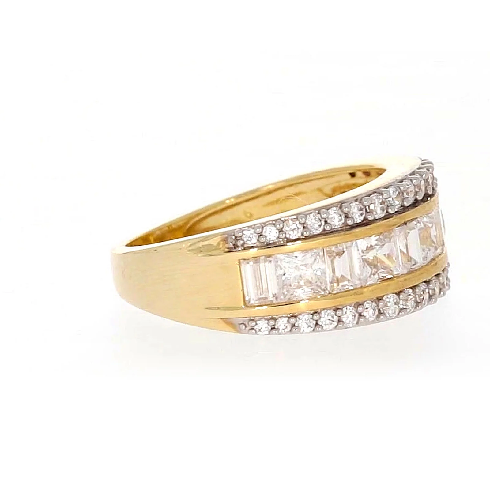 HUSH 9ct Yellow Gold Round Brilliant Cut 1 1/2 CARAT tw of Diamond Simulants Ring - Image 61