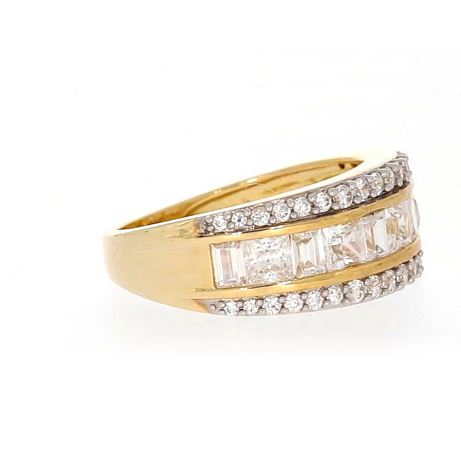 HUSH 9ct Yellow Gold Round Brilliant Cut 1 1/2 CARAT tw of Diamond Simulants Ring - Image 62