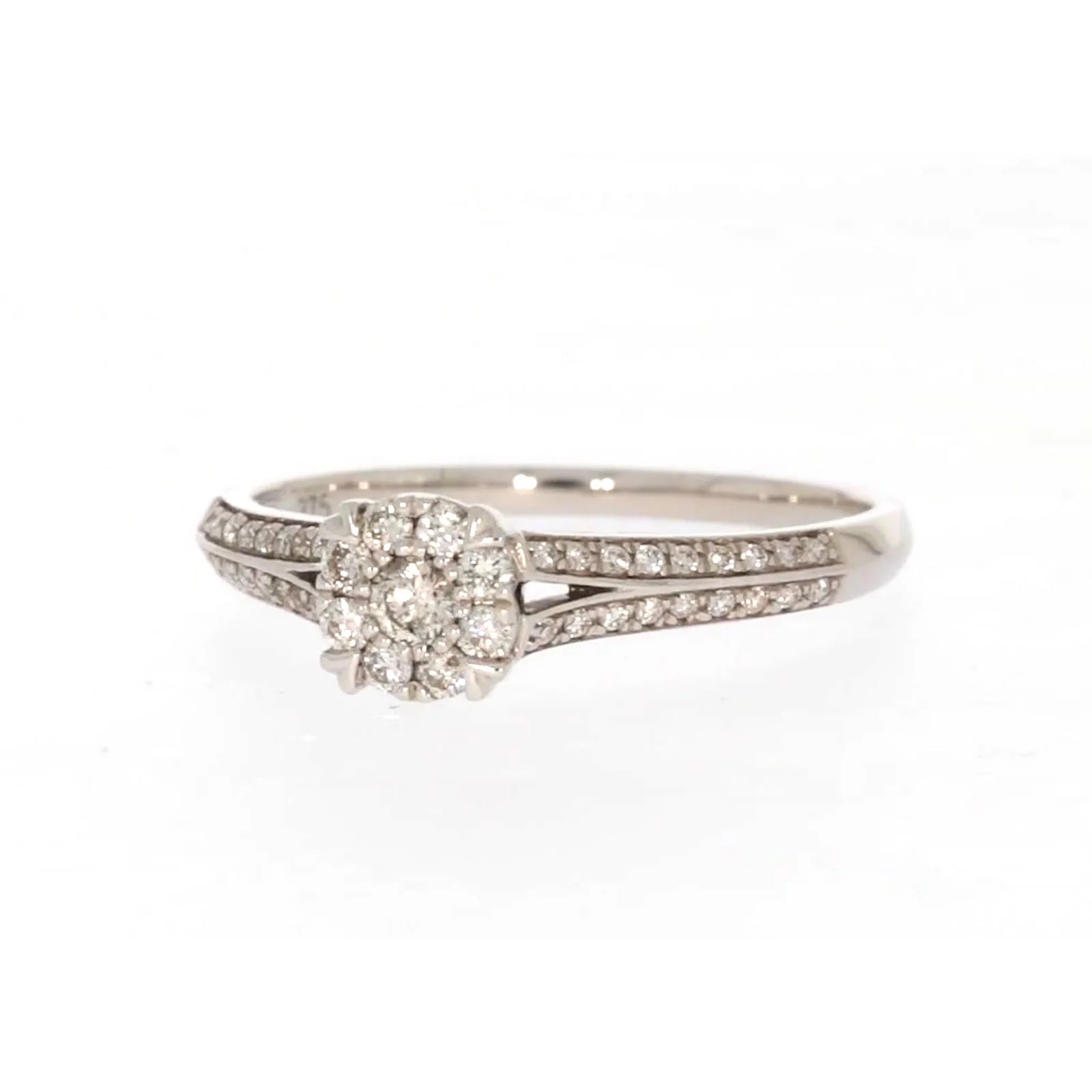 9ct White Gold Round Brilliant Cut 0.35 CARAT tw of Diamonds Ring - Image 5