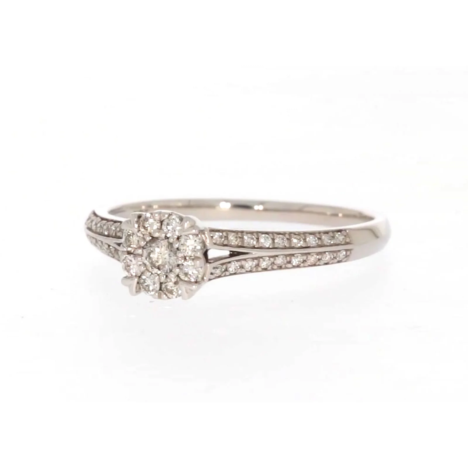 9ct White Gold Round Brilliant Cut 0.35 CARAT tw of Diamonds Ring - Image 6