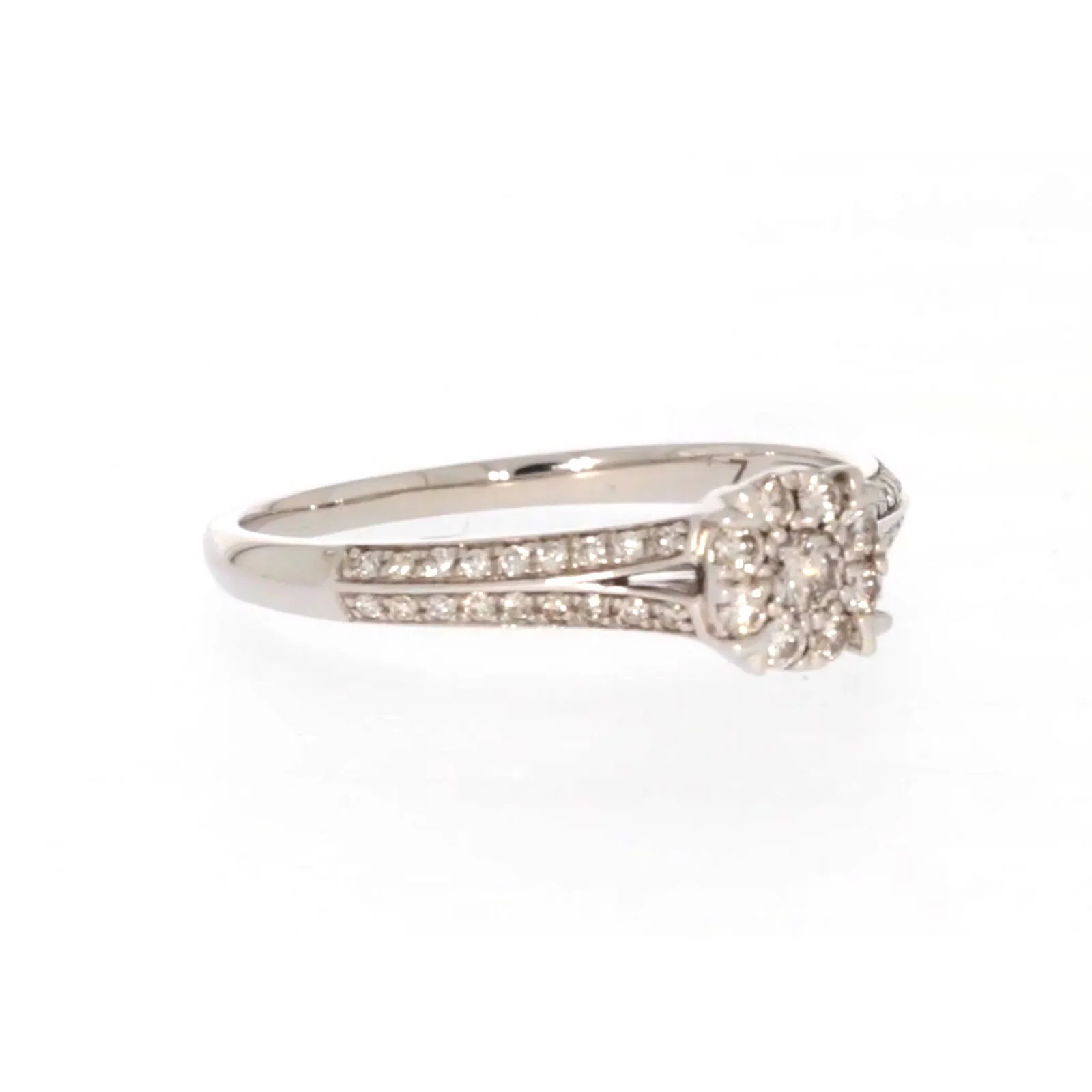 9ct White Gold Round Brilliant Cut 0.35 CARAT tw of Diamonds Ring - Image 69