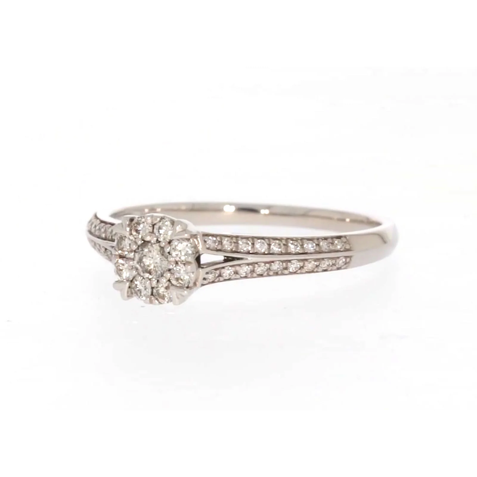 9ct White Gold Round Brilliant Cut 0.35 CARAT tw of Diamonds Ring - Image 7