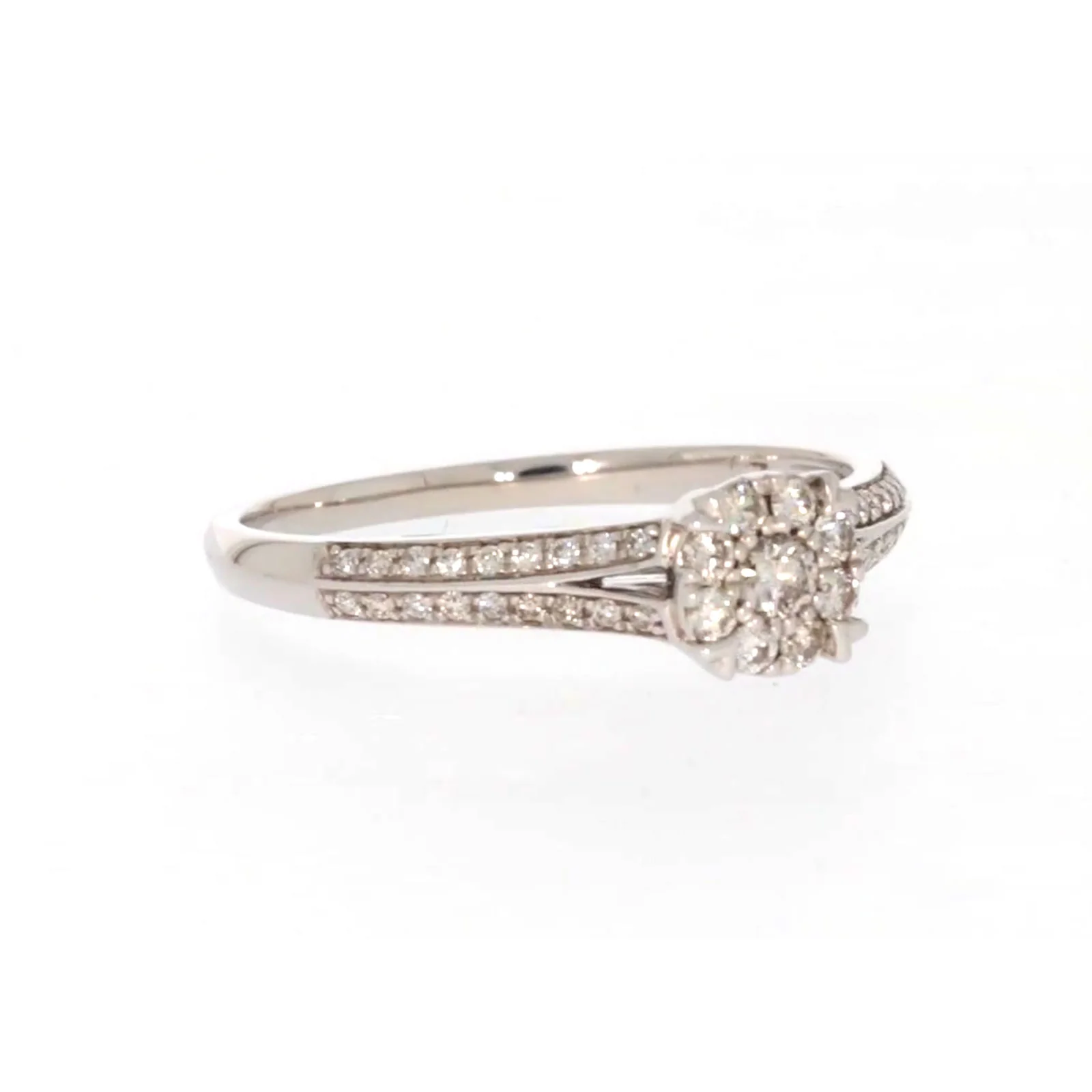 9ct White Gold Round Brilliant Cut 0.35 CARAT tw of Diamonds Ring - Image 70