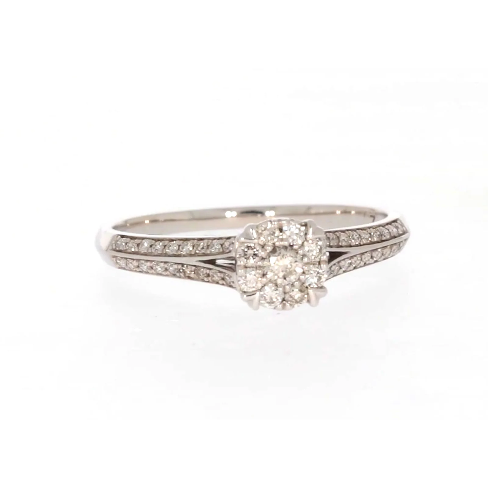 9ct White Gold Round Brilliant Cut 0.35 CARAT tw of Diamonds Ring - Image 74