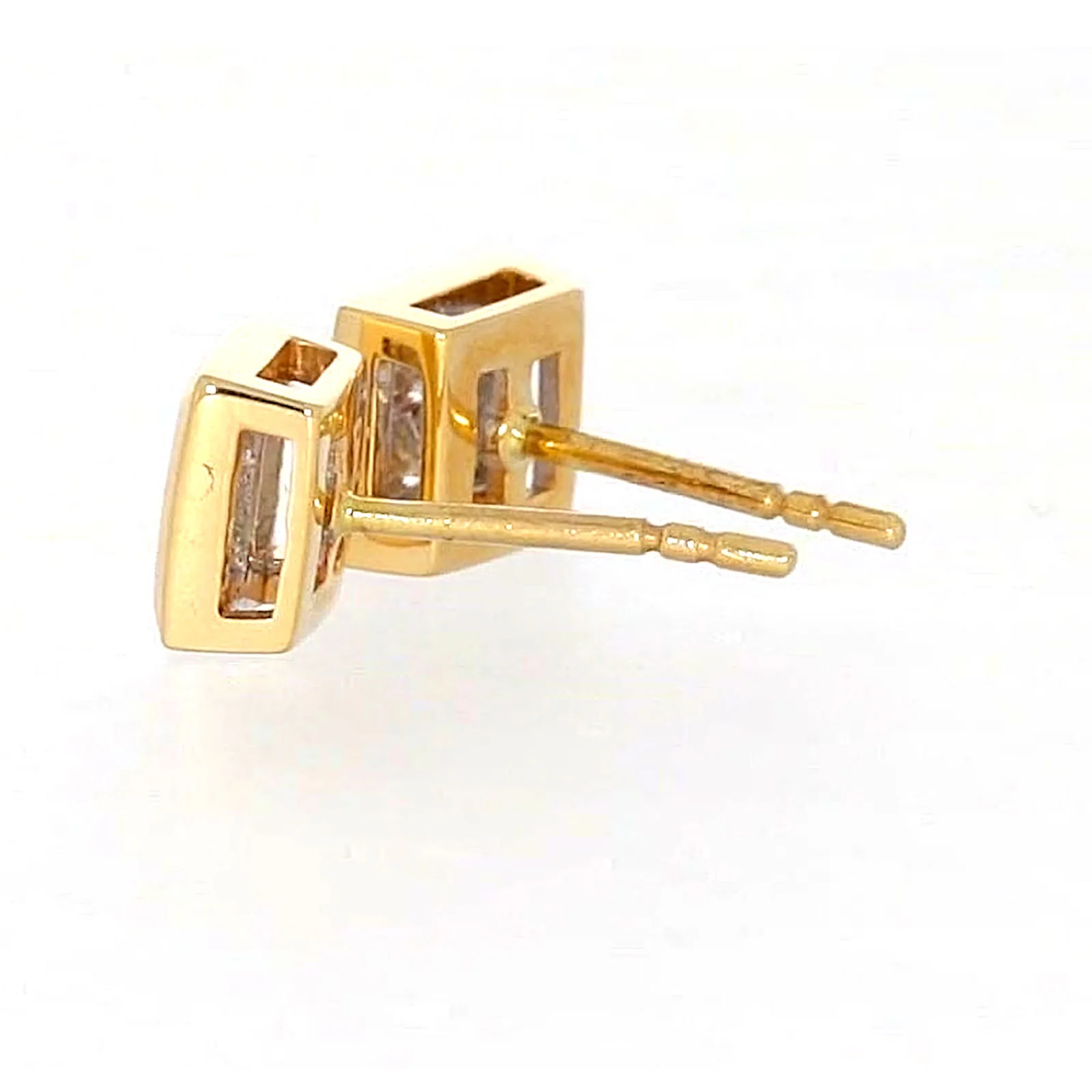 New York 14ct Yellow Gold Princess Cut 1/4 CARAT tw of Diamonds Stud Earrings - Image 26