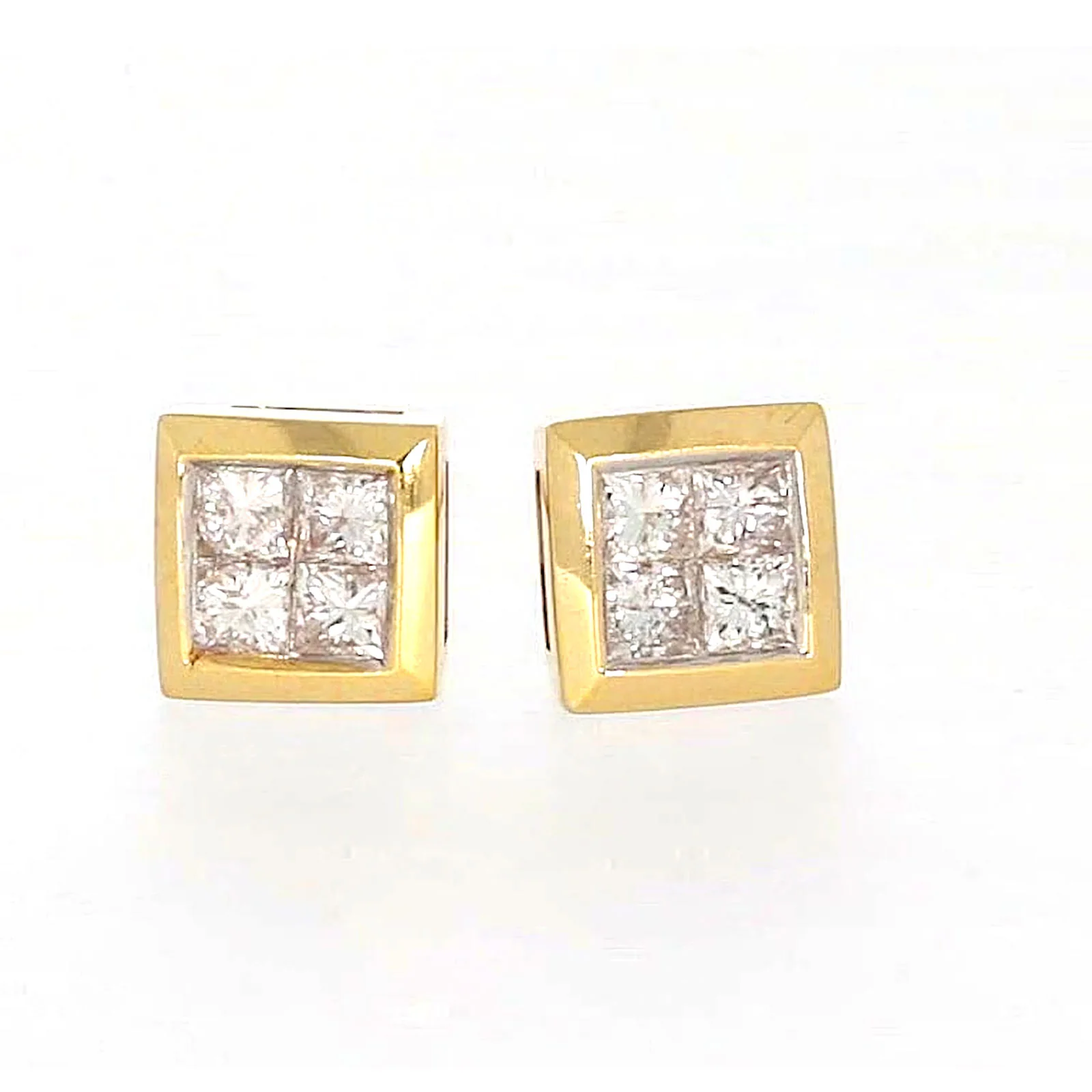New York 14ct Yellow Gold Princess Cut 1/4 CARAT tw of Diamonds Stud Earrings - Image 3