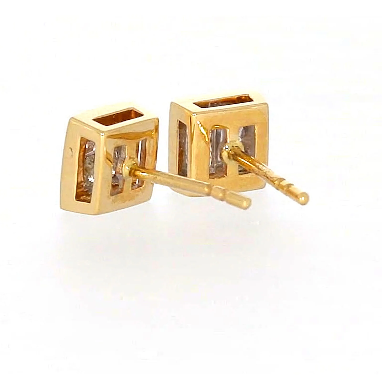 New York 14ct Yellow Gold Princess Cut 1/4 CARAT tw of Diamonds Stud Earrings - Image 32