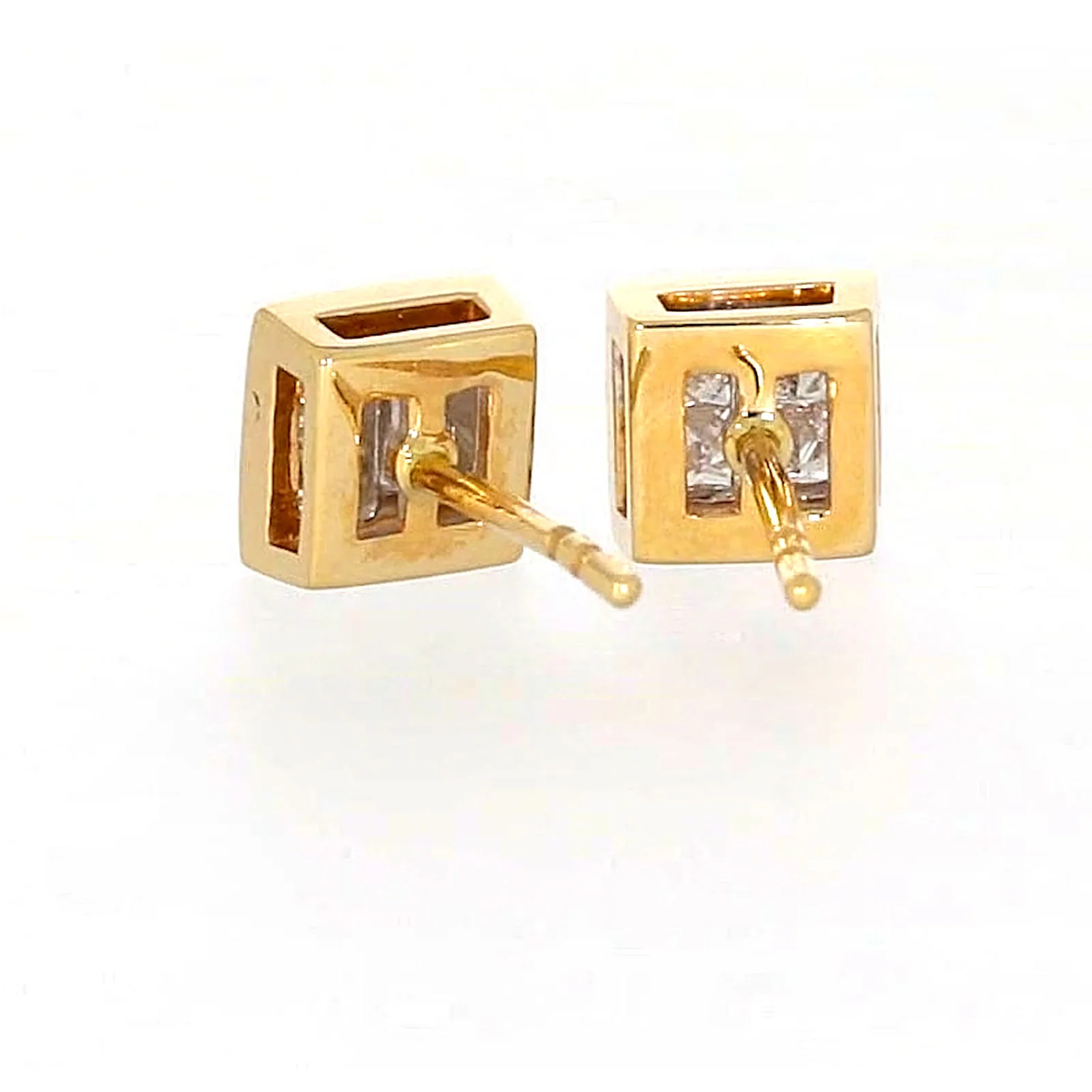 New York 14ct Yellow Gold Princess Cut 1/4 CARAT tw of Diamonds Stud Earrings - Image 36
