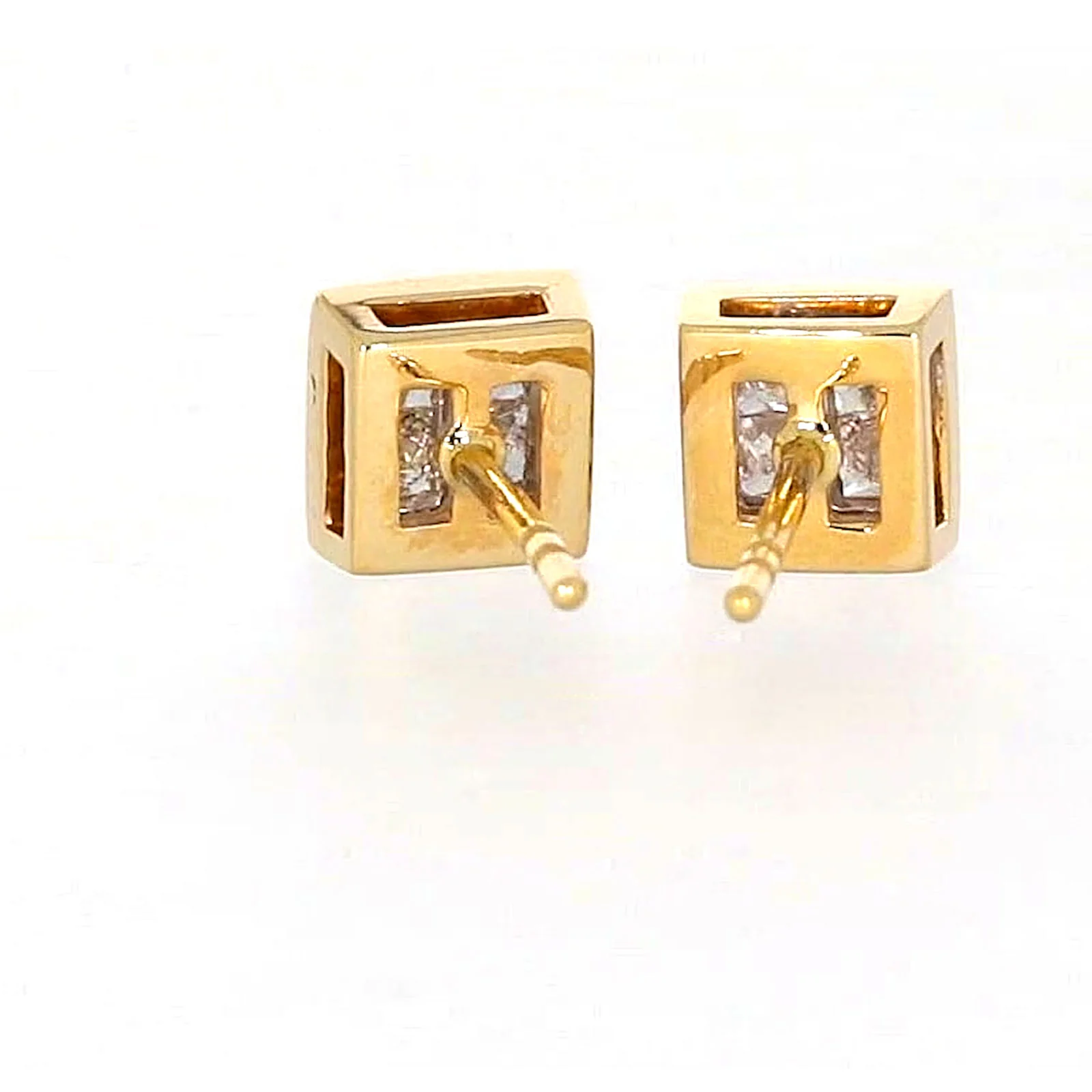 New York 14ct Yellow Gold Princess Cut 1/4 CARAT tw of Diamonds Stud Earrings - Image 39