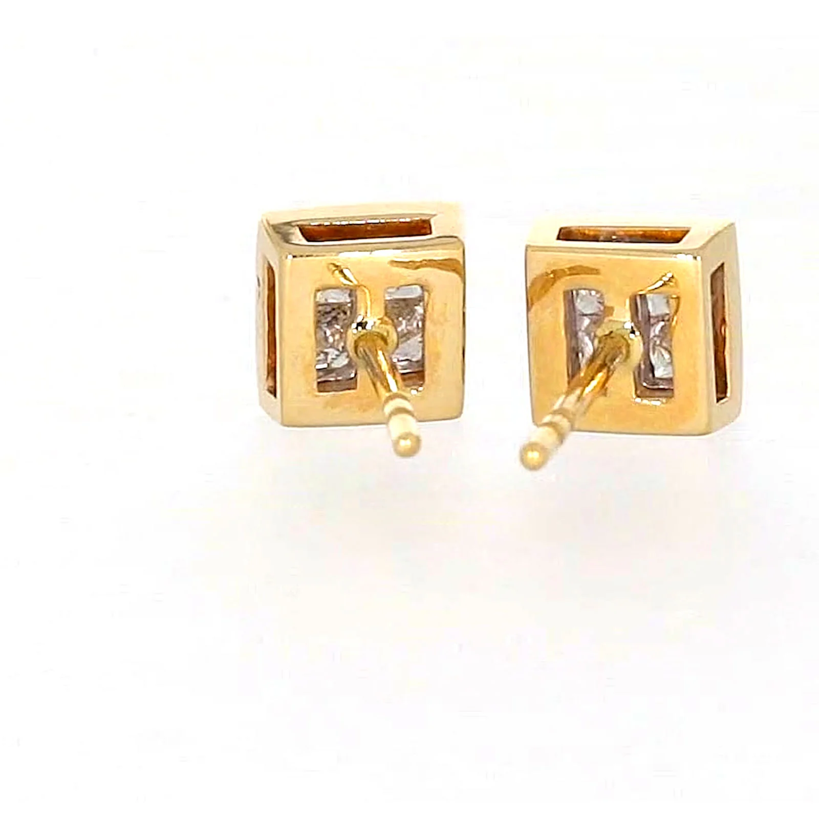 New York 14ct Yellow Gold Princess Cut 1/4 CARAT tw of Diamonds Stud Earrings - Image 40