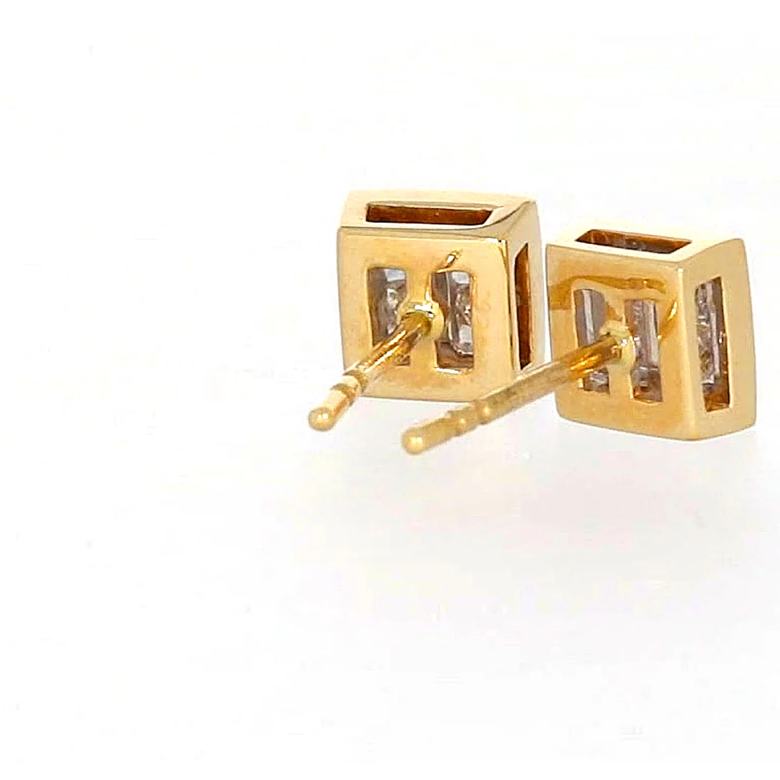 New York 14ct Yellow Gold Princess Cut 1/4 CARAT tw of Diamonds Stud Earrings - Image 45