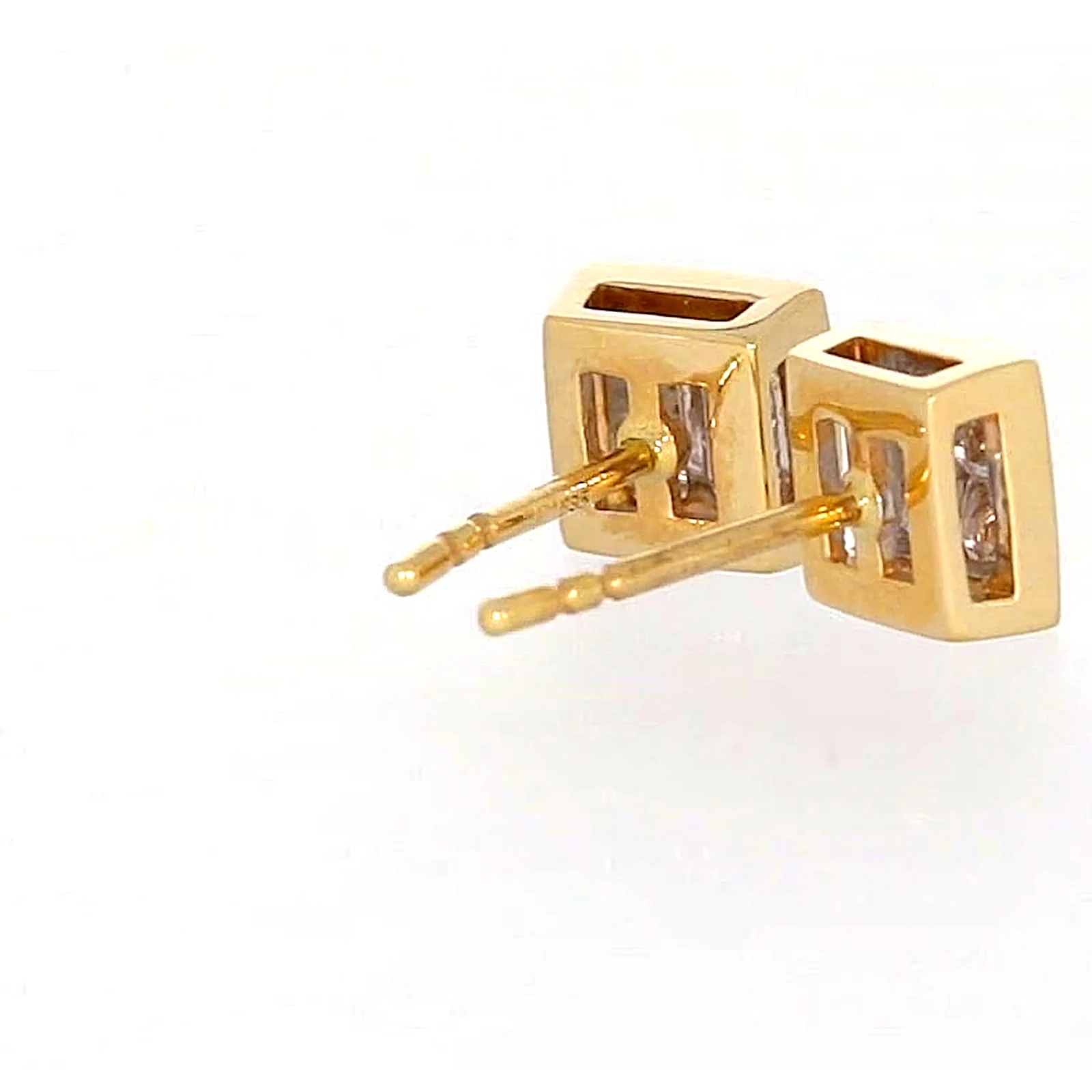 New York 14ct Yellow Gold Princess Cut 1/4 CARAT tw of Diamonds Stud Earrings - Image 48